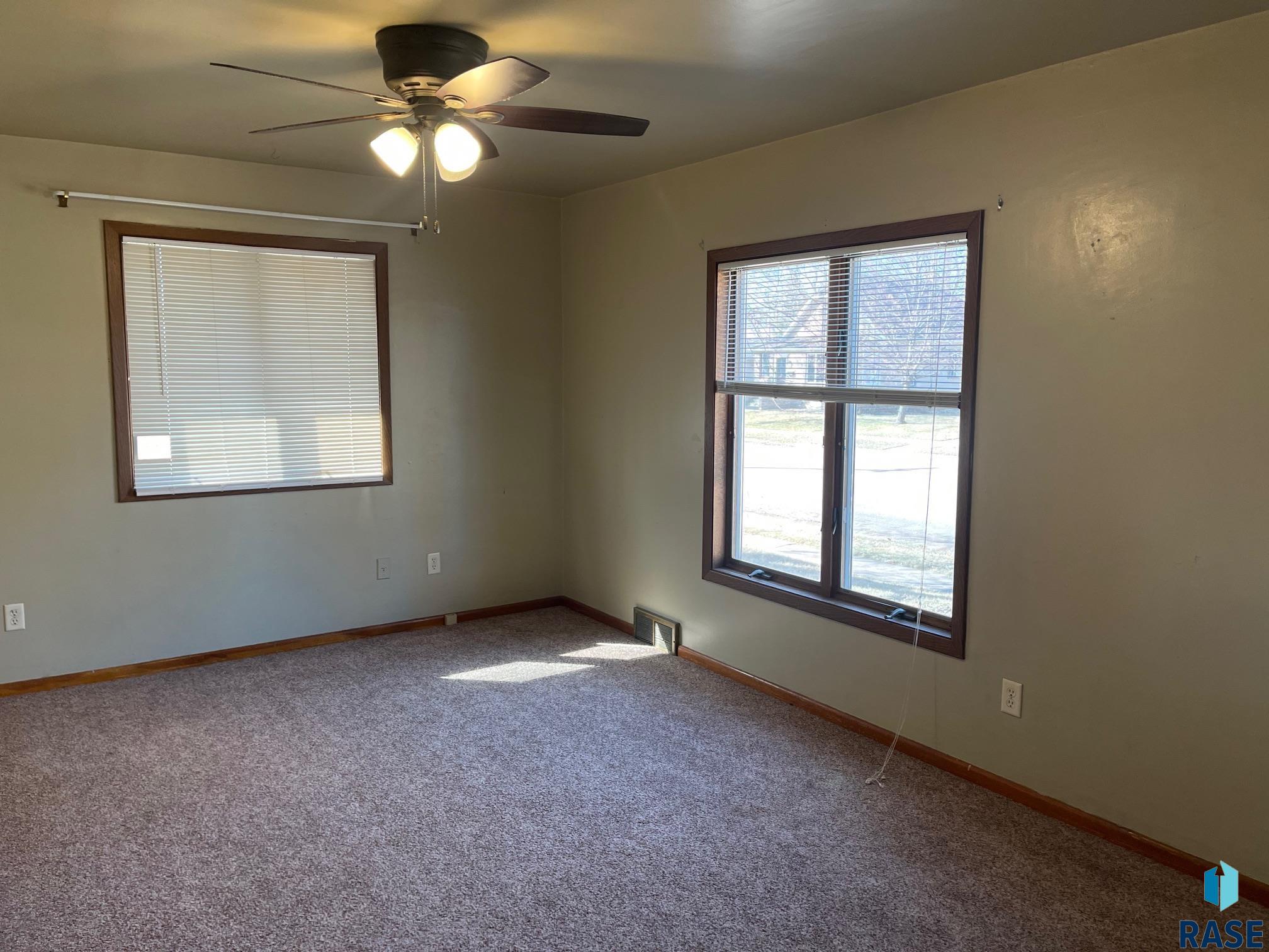 311 W Vermont Ave Avenue, Salem, South Dakota image 3