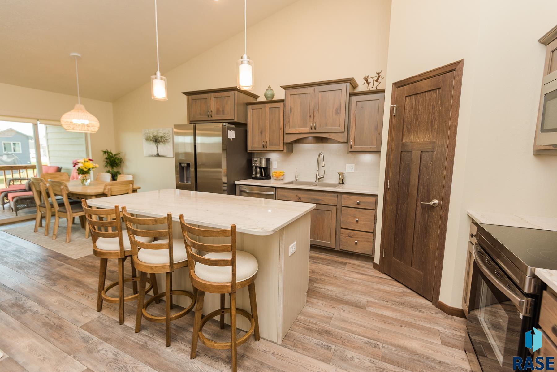 1102 N Brennan Ct Court, Sioux Falls, South Dakota image 3
