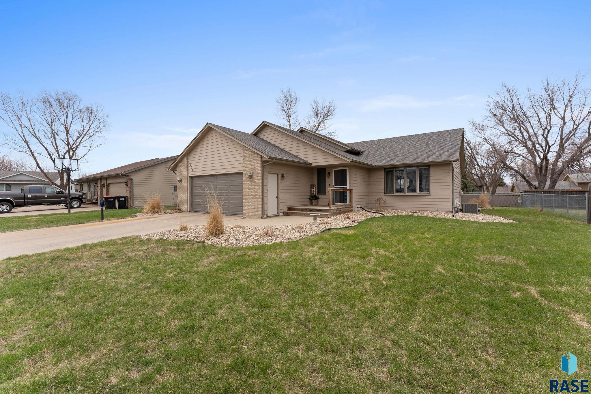 304 Birchwood Cir Circle, Brandon, South Dakota image 3