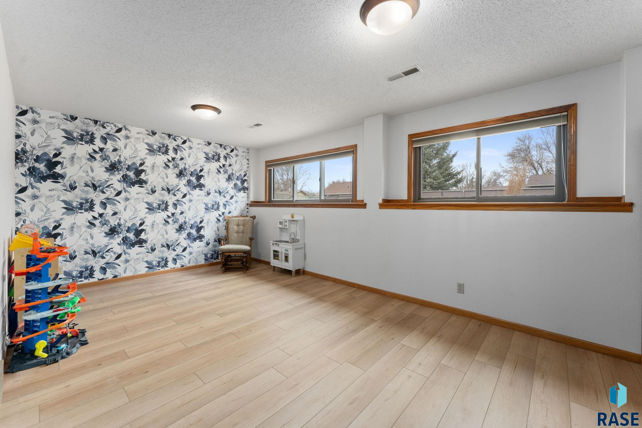 304 Birchwood Cir Circle, Brandon, South Dakota image 17