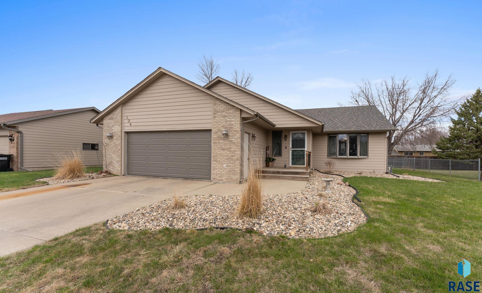 304 Birchwood Cir Circle, Brandon, South Dakota image 2