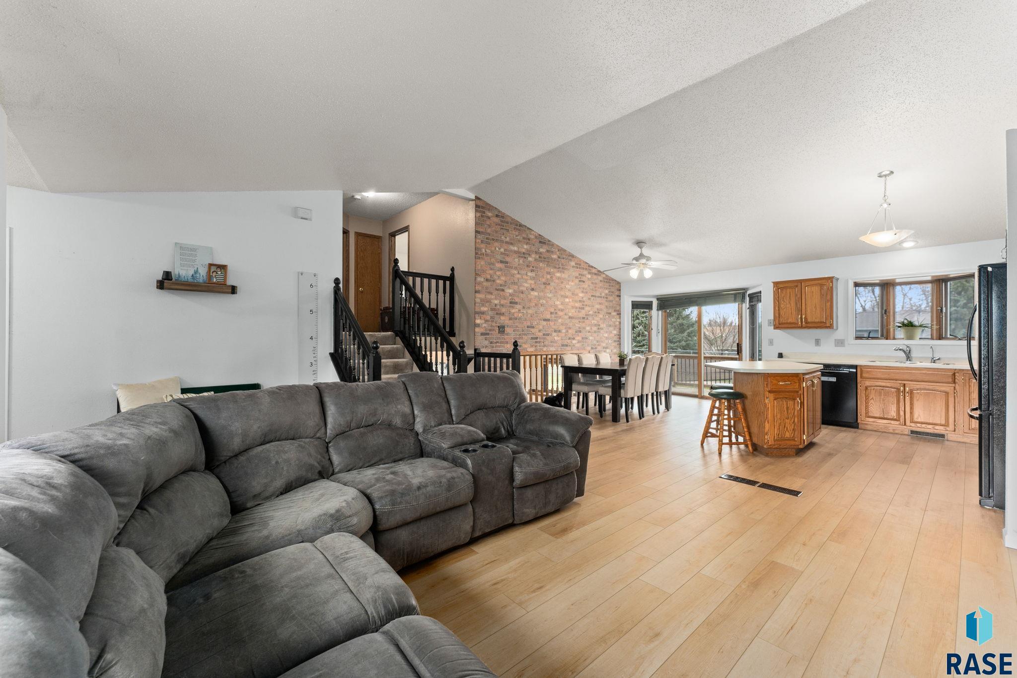 304 Birchwood Cir Circle, Brandon, South Dakota image 7