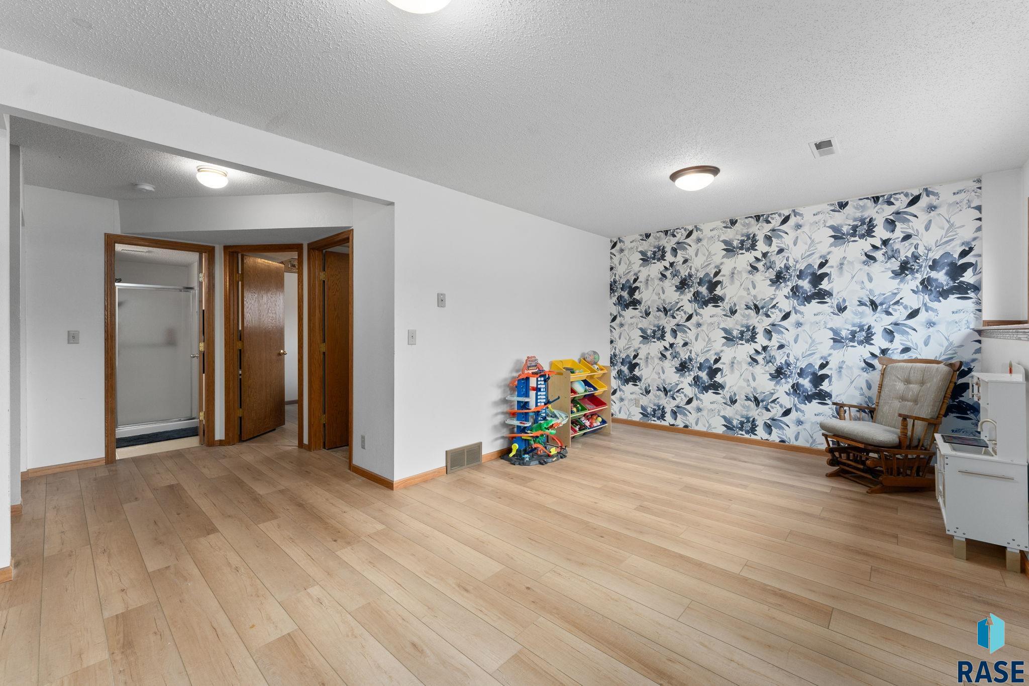 304 Birchwood Cir Circle, Brandon, South Dakota image 16