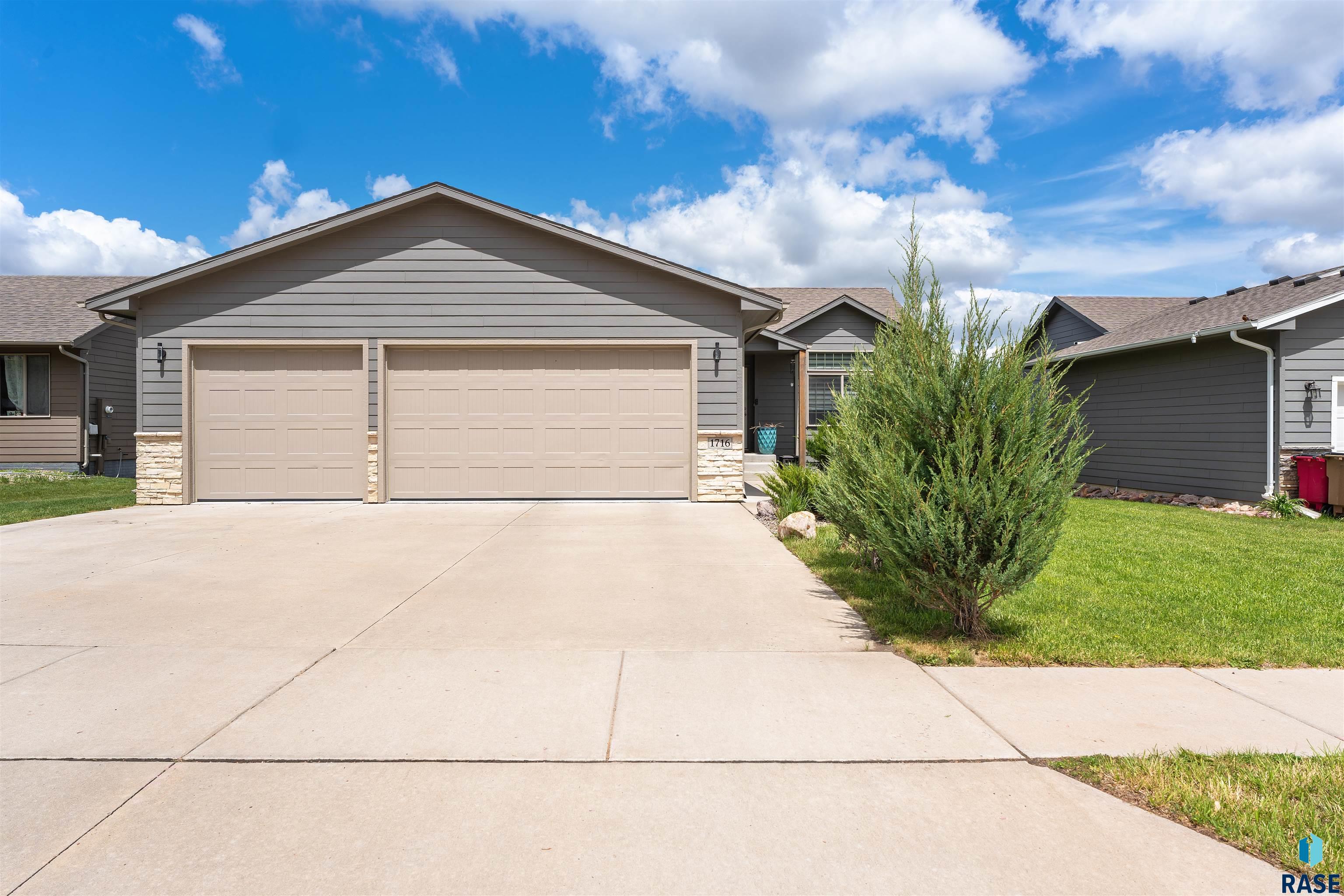 1716 E Tracy Ln Lane, Sioux Falls, New Jersey image 2