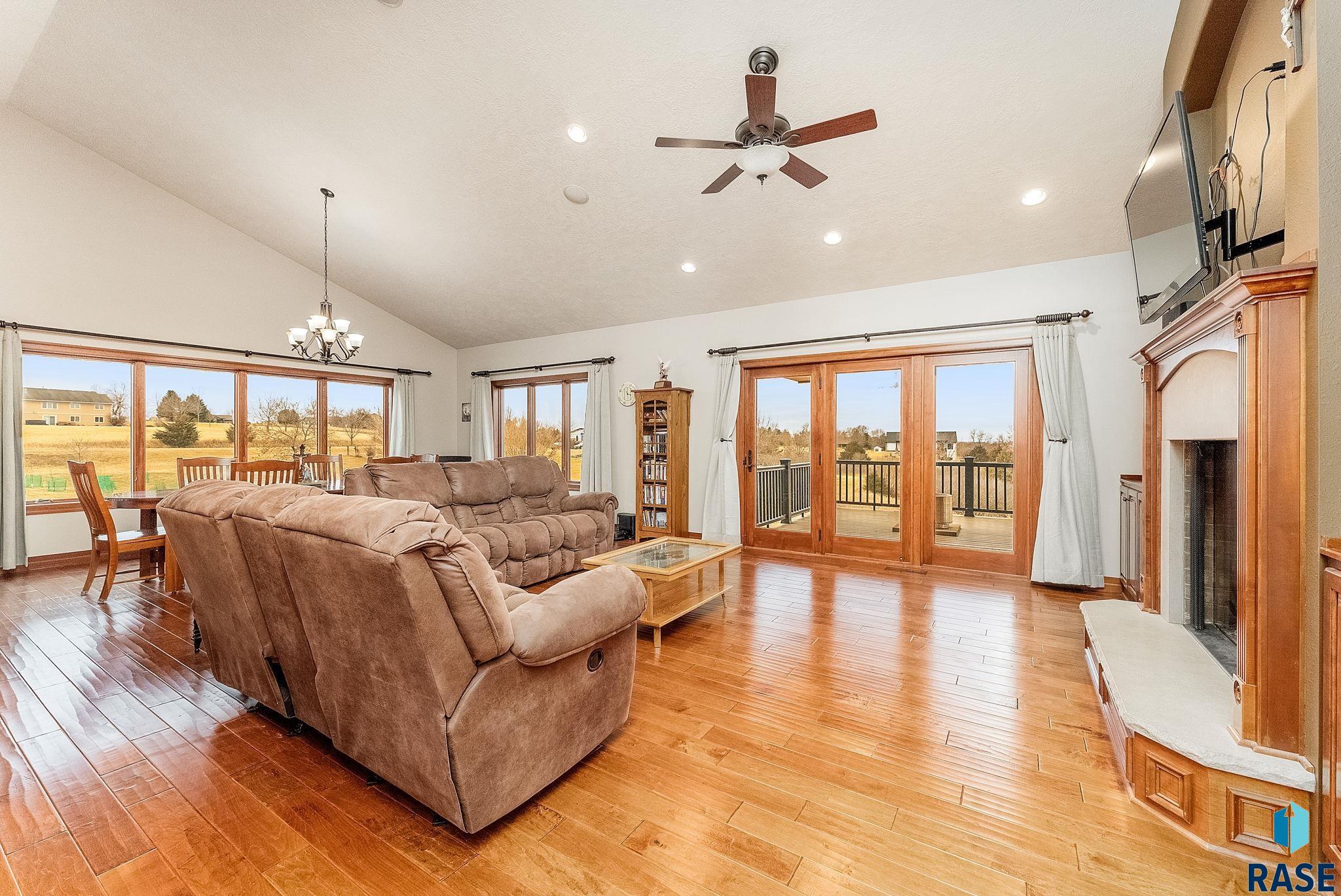 435 N Chestnut Blvd Boulevard, Brandon, South Dakota image 6