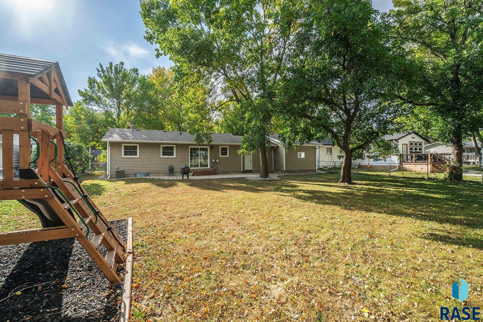 Sioux Falls, South Dakota 57106, United States, 4 Bedrooms Bedrooms, ,2 BathroomsBathrooms,Residential,Active,206854