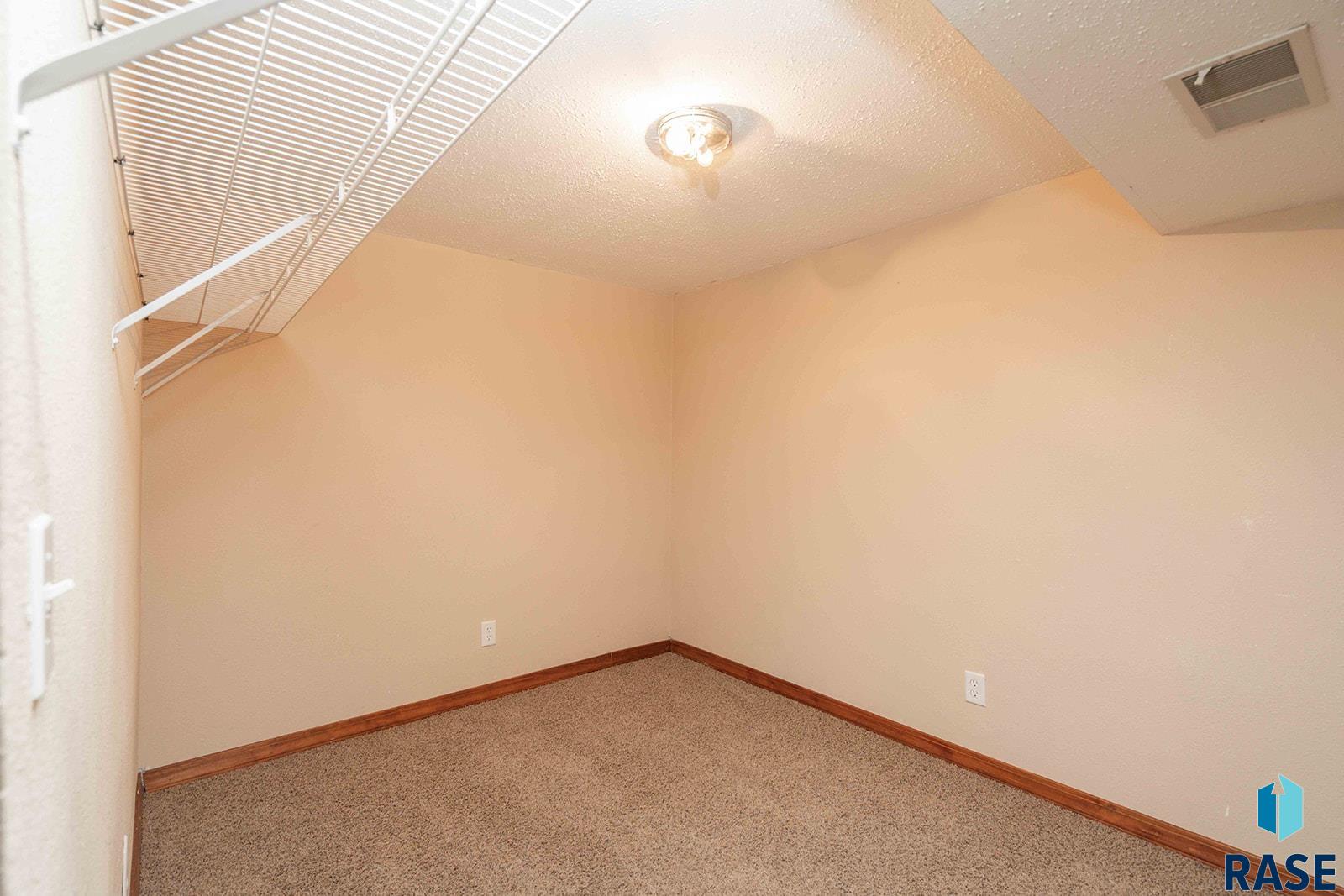 Sioux Falls, South Dakota 57106, United States, 4 Bedrooms Bedrooms, ,2 BathroomsBathrooms,Residential,Active,206854