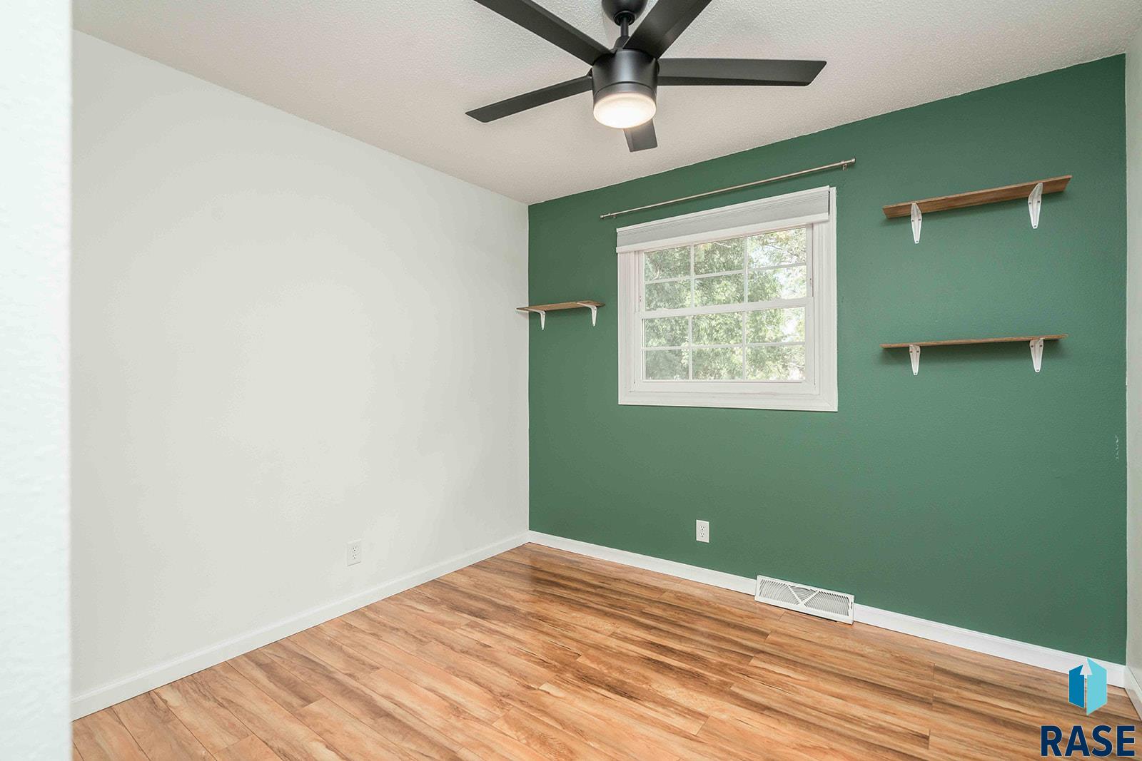 Sioux Falls, South Dakota 57106, United States, 4 Bedrooms Bedrooms, ,2 BathroomsBathrooms,Residential,Active,206854