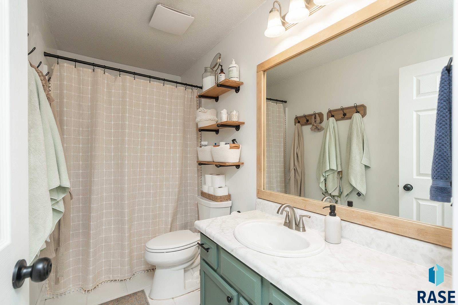 Sioux Falls, South Dakota 57106, United States, 4 Bedrooms Bedrooms, ,2 BathroomsBathrooms,Residential,Active,206854