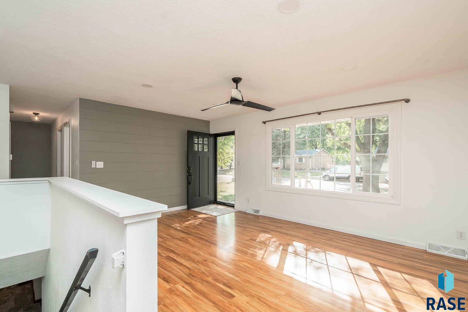 Sioux Falls, South Dakota 57106, United States, 4 Bedrooms Bedrooms, ,2 BathroomsBathrooms,Residential,Active,206854