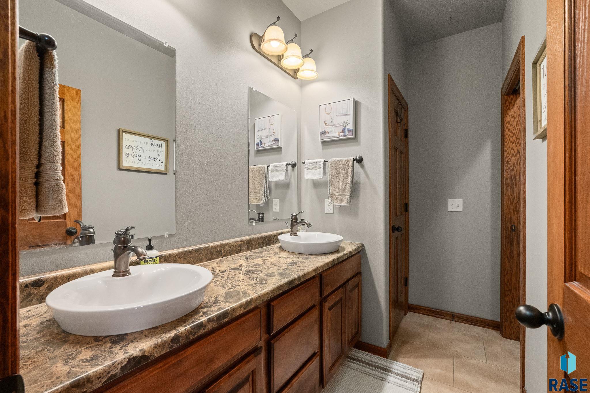 9262 W Norma Trl Trail, Sioux Falls, New Jersey image 7