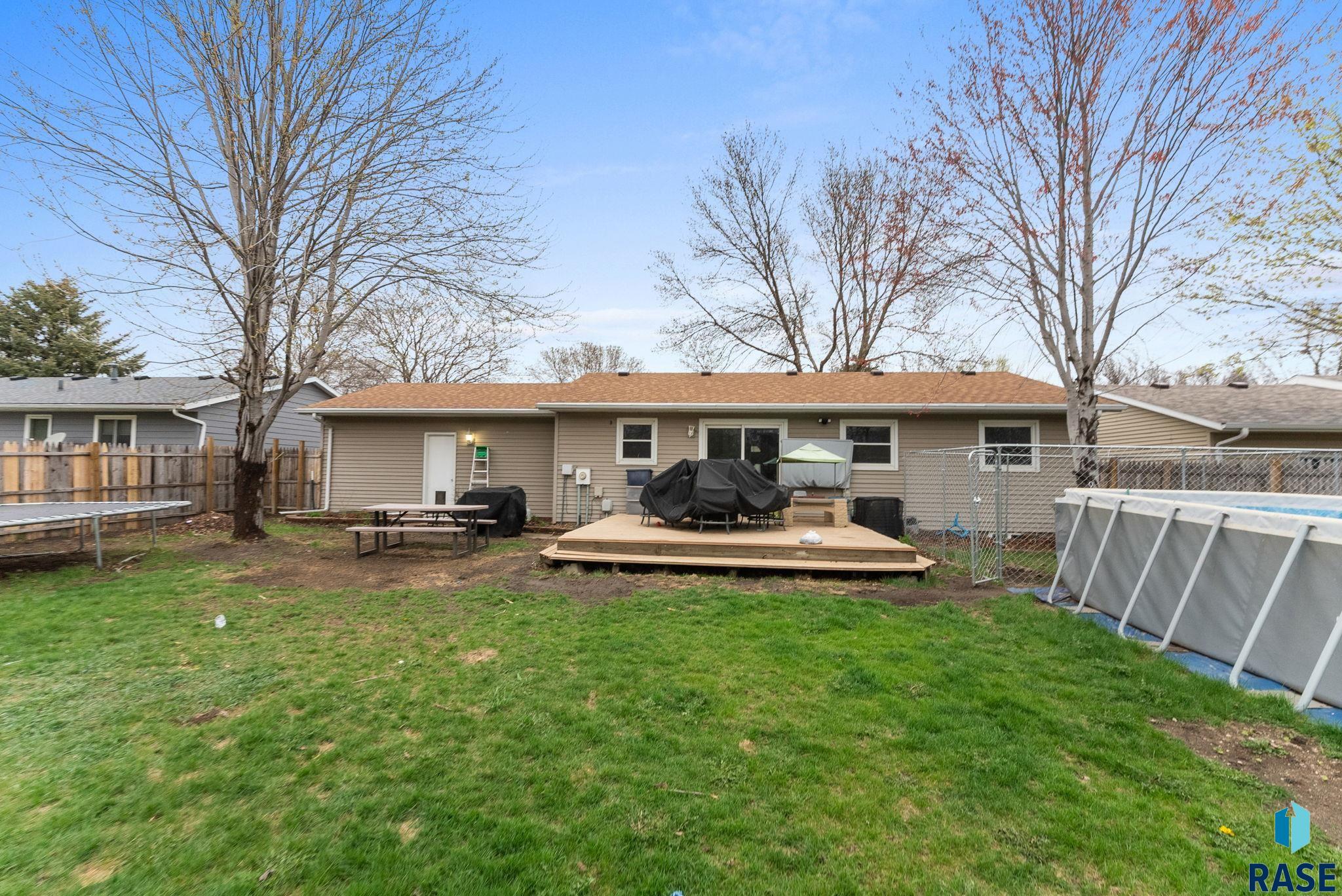 Sioux Falls, South Dakota 57106, United States, 4 Bedrooms Bedrooms, ,2 BathroomsBathrooms,Residential,Pending,116792