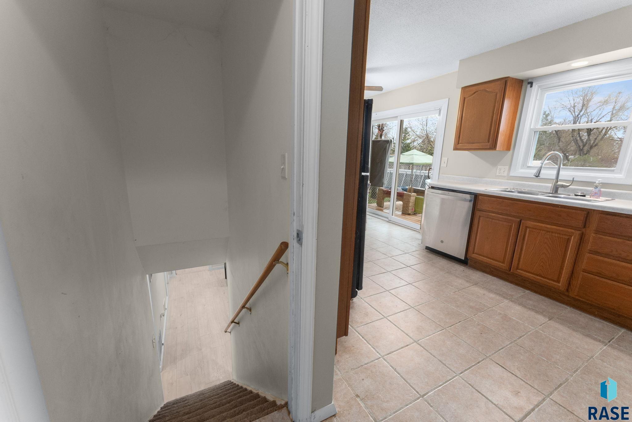 Sioux Falls, South Dakota 57106, United States, 4 Bedrooms Bedrooms, ,2 BathroomsBathrooms,Residential,Pending,116792