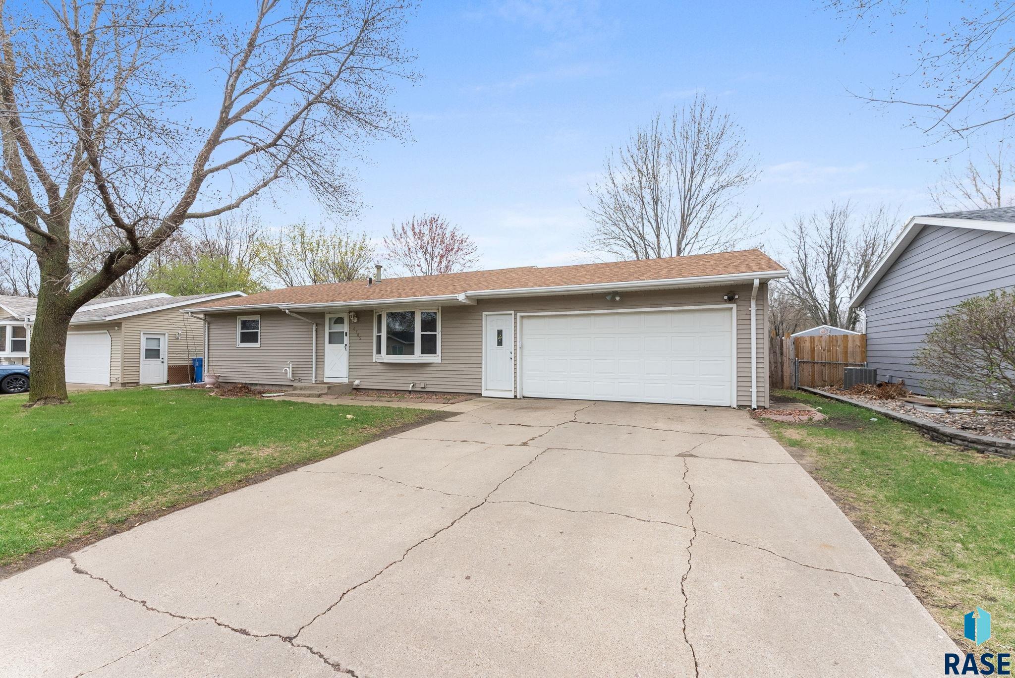 Sioux Falls, South Dakota 57106, United States, 4 Bedrooms Bedrooms, ,2 BathroomsBathrooms,Residential,Pending,116792