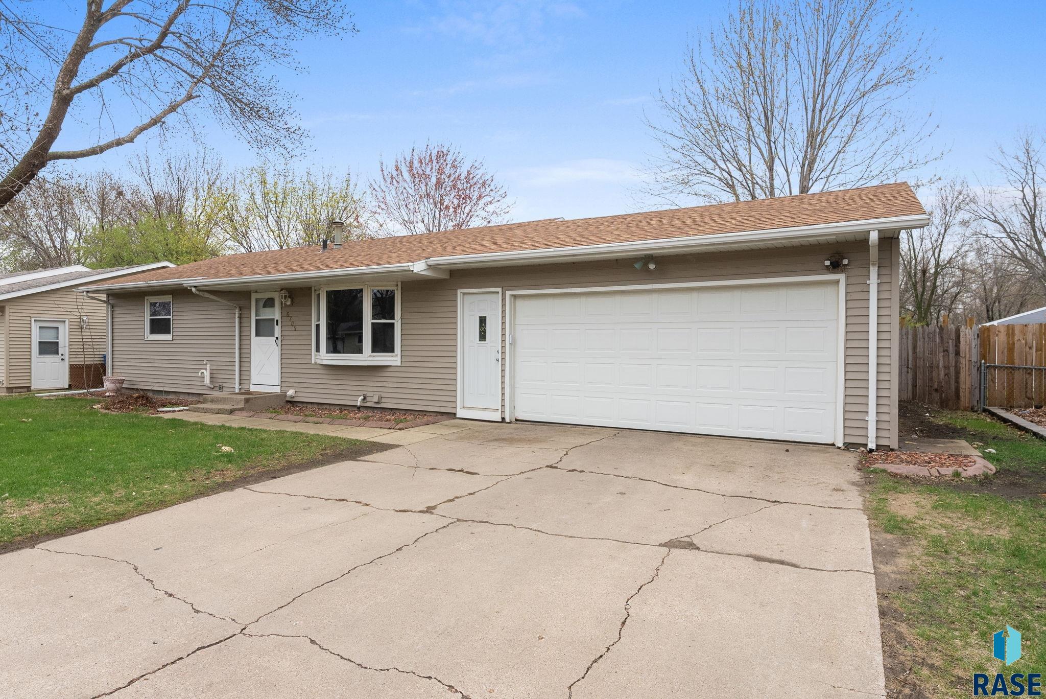 Sioux Falls, South Dakota 57106, United States, 4 Bedrooms Bedrooms, ,2 BathroomsBathrooms,Residential,Pending,116792