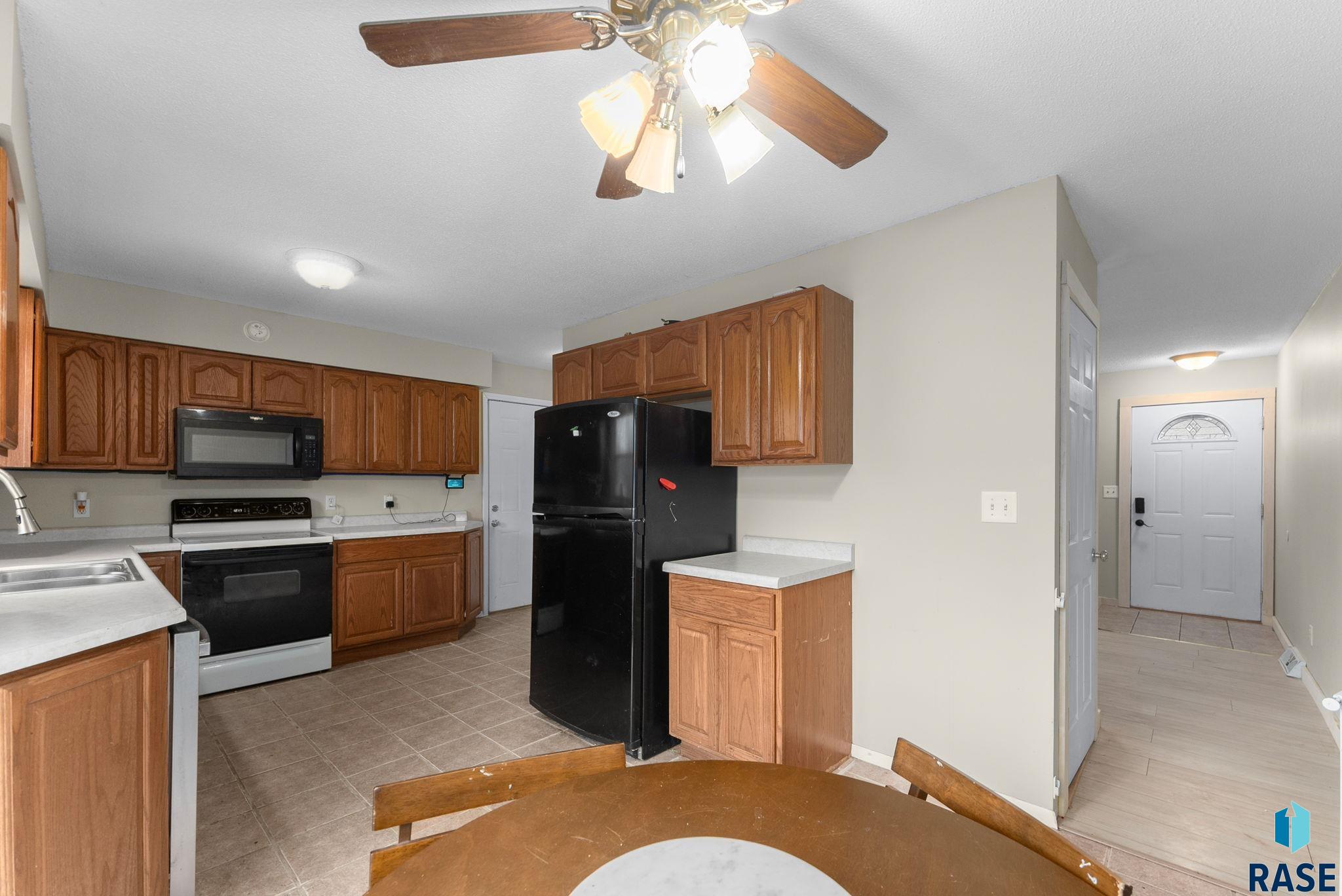 Sioux Falls, South Dakota 57106, United States, 4 Bedrooms Bedrooms, ,2 BathroomsBathrooms,Residential,Pending,116792