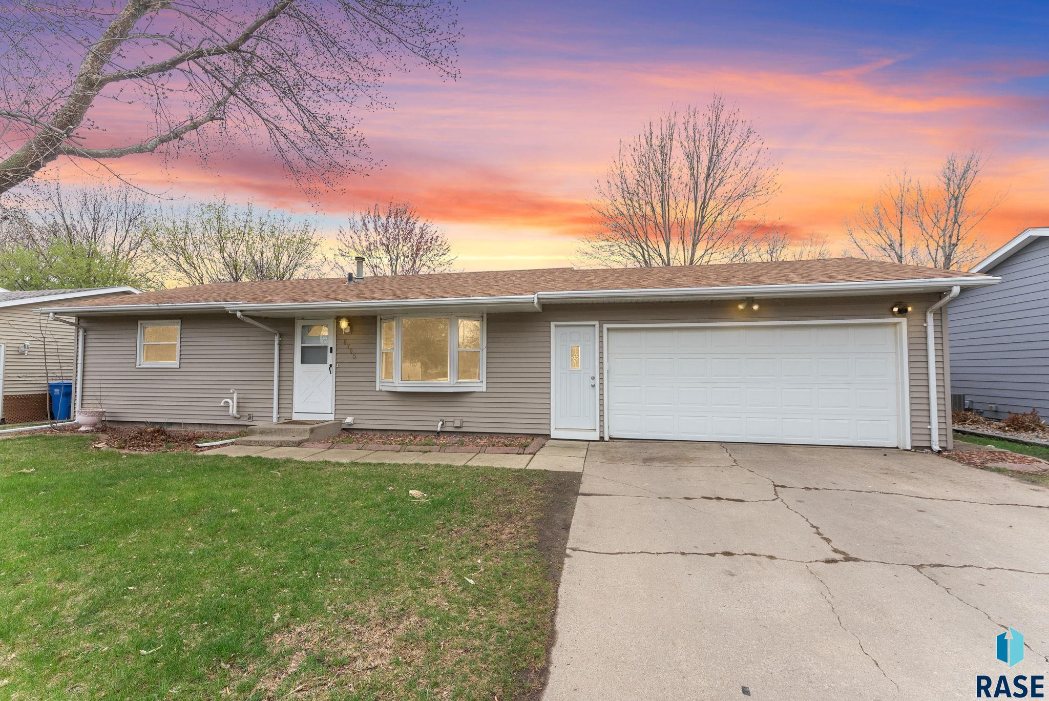 Sioux Falls, South Dakota 57106, United States, 4 Bedrooms Bedrooms, ,2 BathroomsBathrooms,Residential,Pending,116792