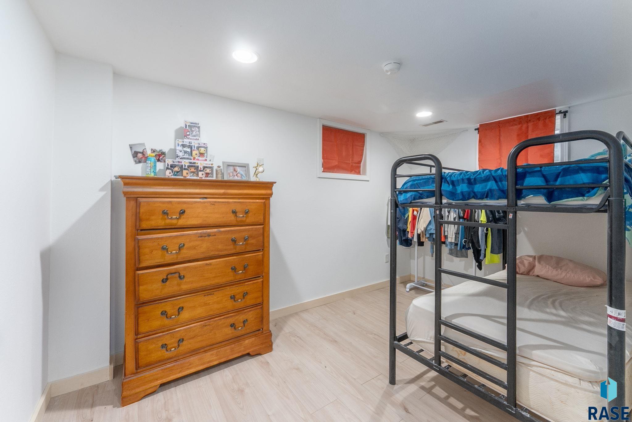 Sioux Falls, South Dakota 57106, United States, 4 Bedrooms Bedrooms, ,2 BathroomsBathrooms,Residential,Pending,116792