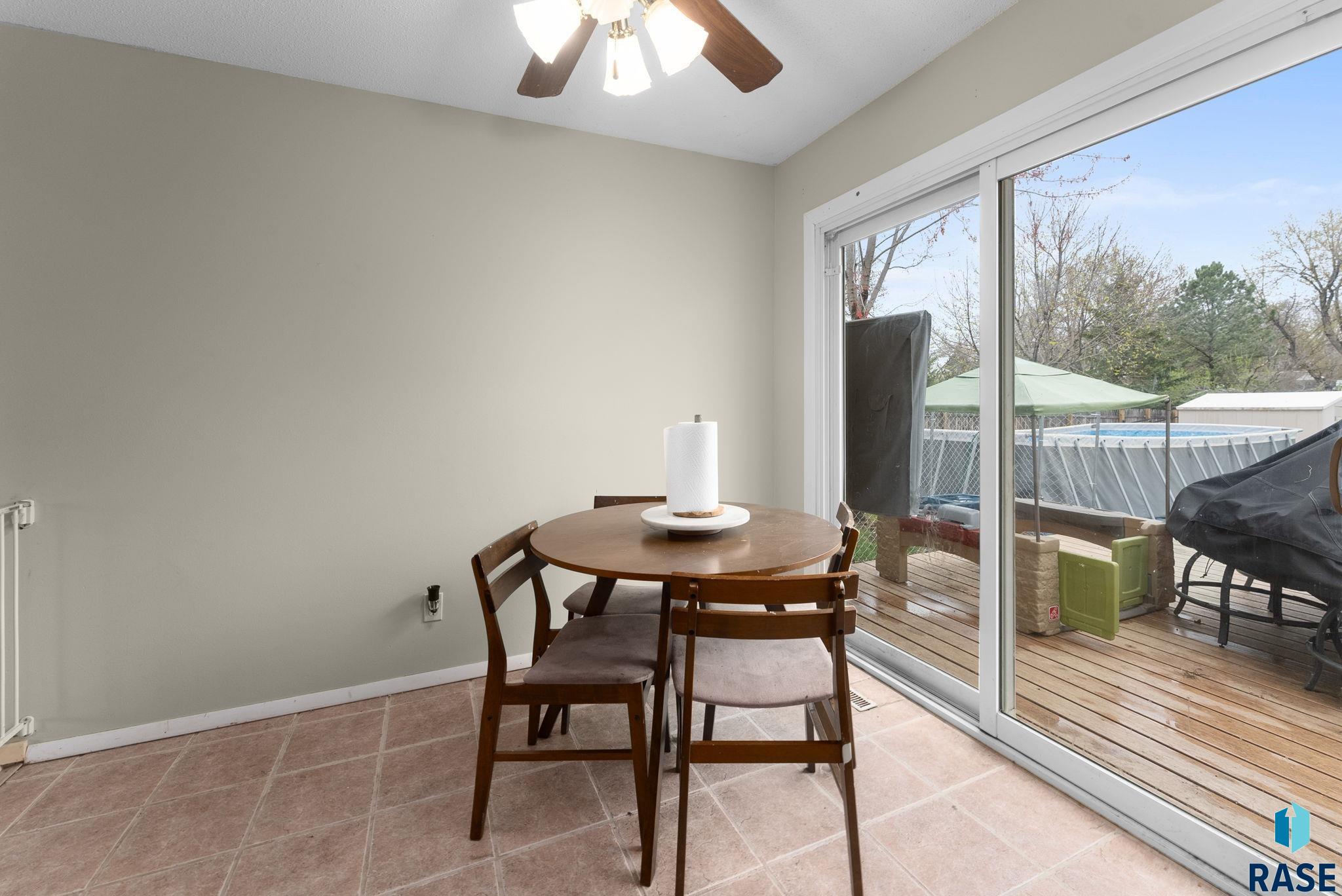 Sioux Falls, South Dakota 57106, United States, 4 Bedrooms Bedrooms, ,2 BathroomsBathrooms,Residential,Pending,116792