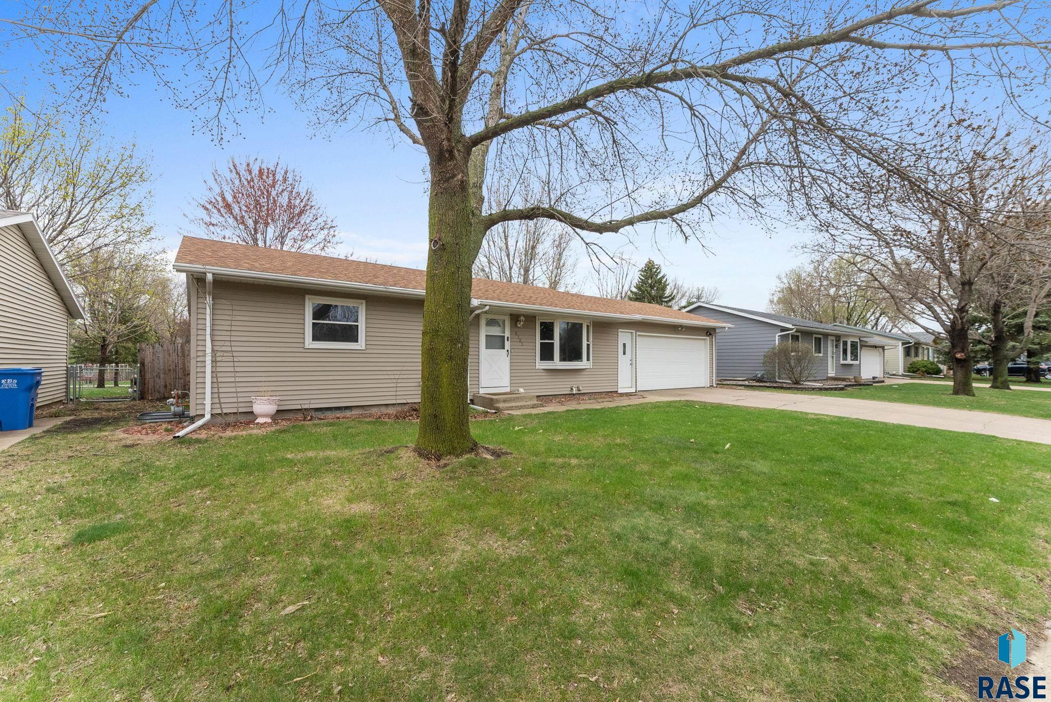 Sioux Falls, South Dakota 57106, United States, 4 Bedrooms Bedrooms, ,2 BathroomsBathrooms,Residential,Pending,116792