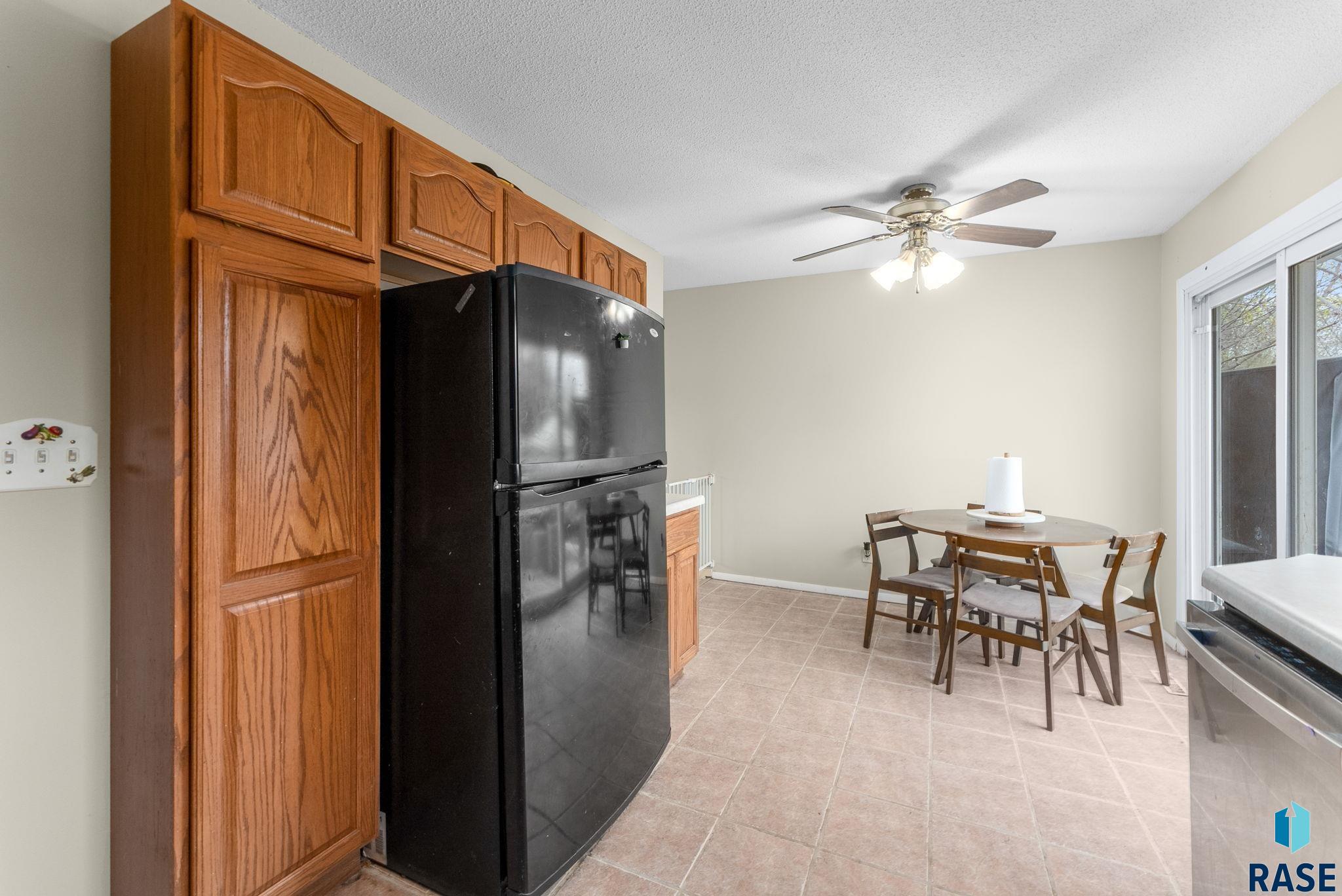 Sioux Falls, South Dakota 57106, United States, 4 Bedrooms Bedrooms, ,2 BathroomsBathrooms,Residential,Pending,116792