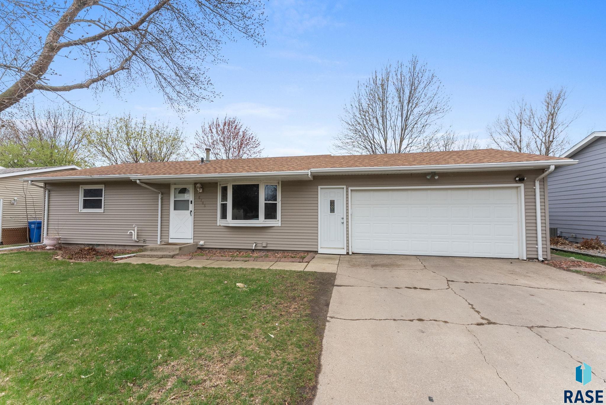 Sioux Falls, South Dakota 57106, United States, 4 Bedrooms Bedrooms, ,2 BathroomsBathrooms,Residential,Pending,116792