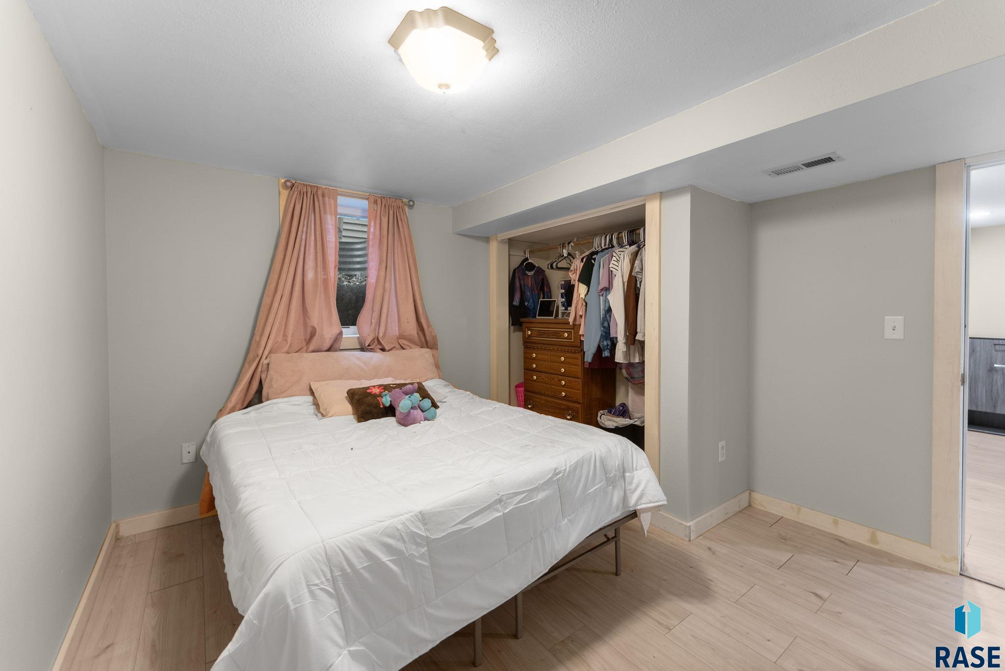 Sioux Falls, South Dakota 57106, United States, 4 Bedrooms Bedrooms, ,2 BathroomsBathrooms,Residential,Pending,116792