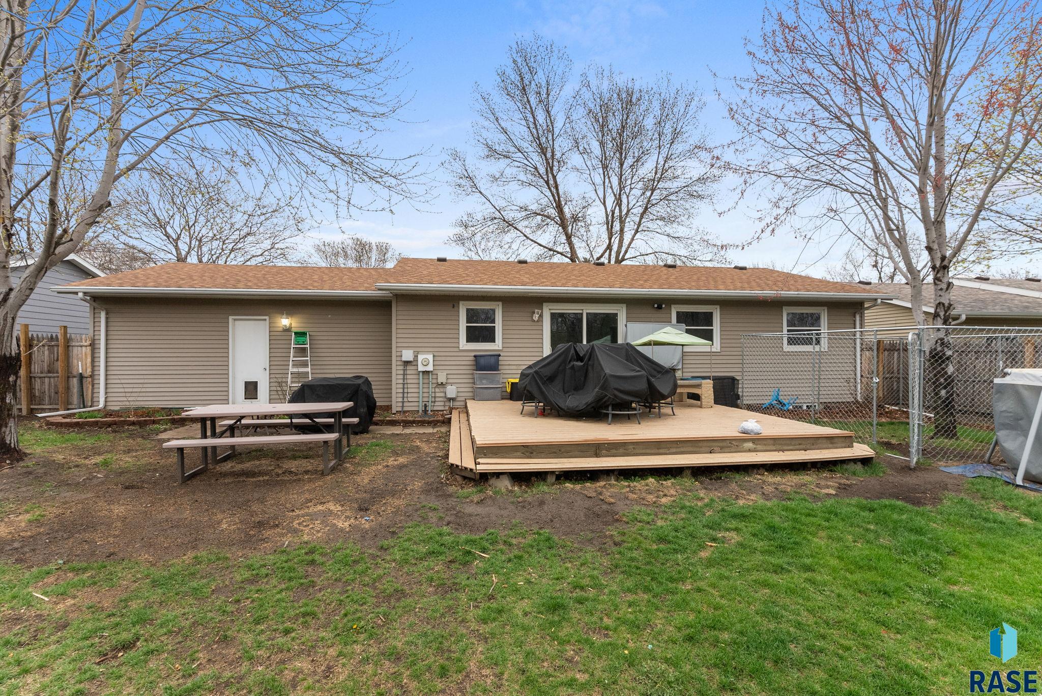 Sioux Falls, South Dakota 57106, United States, 4 Bedrooms Bedrooms, ,2 BathroomsBathrooms,Residential,Pending,116792