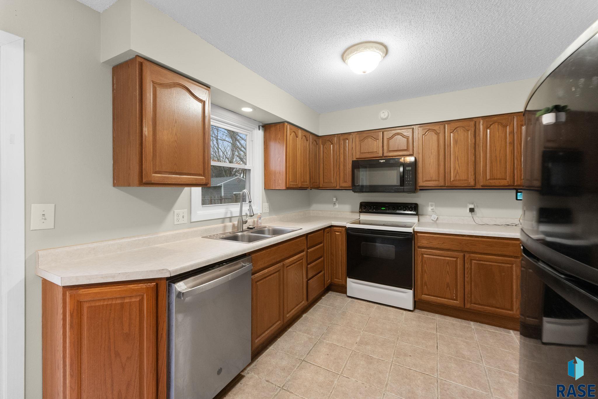 Sioux Falls, South Dakota 57106, United States, 4 Bedrooms Bedrooms, ,2 BathroomsBathrooms,Residential,Pending,116792