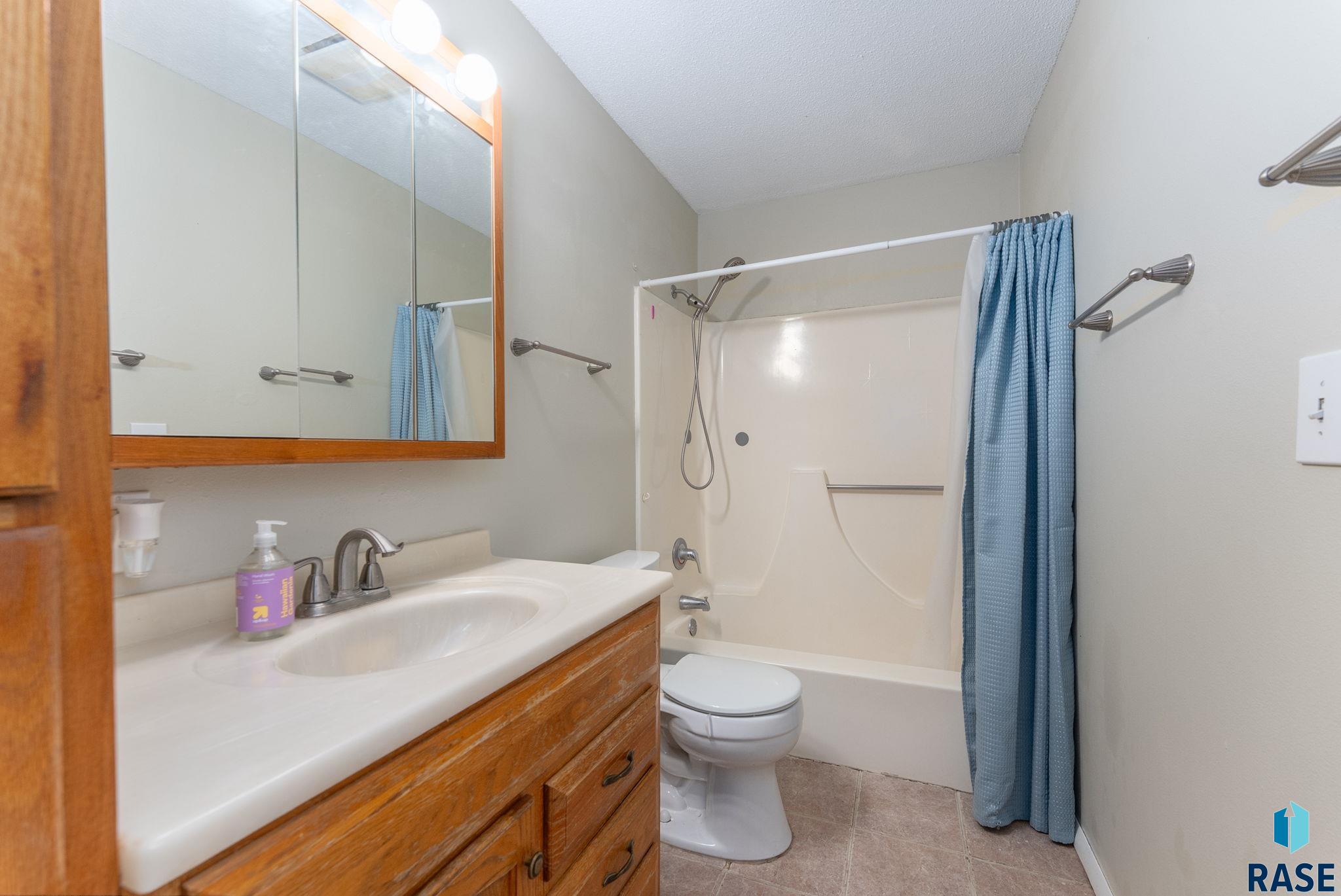 Sioux Falls, South Dakota 57106, United States, 4 Bedrooms Bedrooms, ,2 BathroomsBathrooms,Residential,Pending,116792