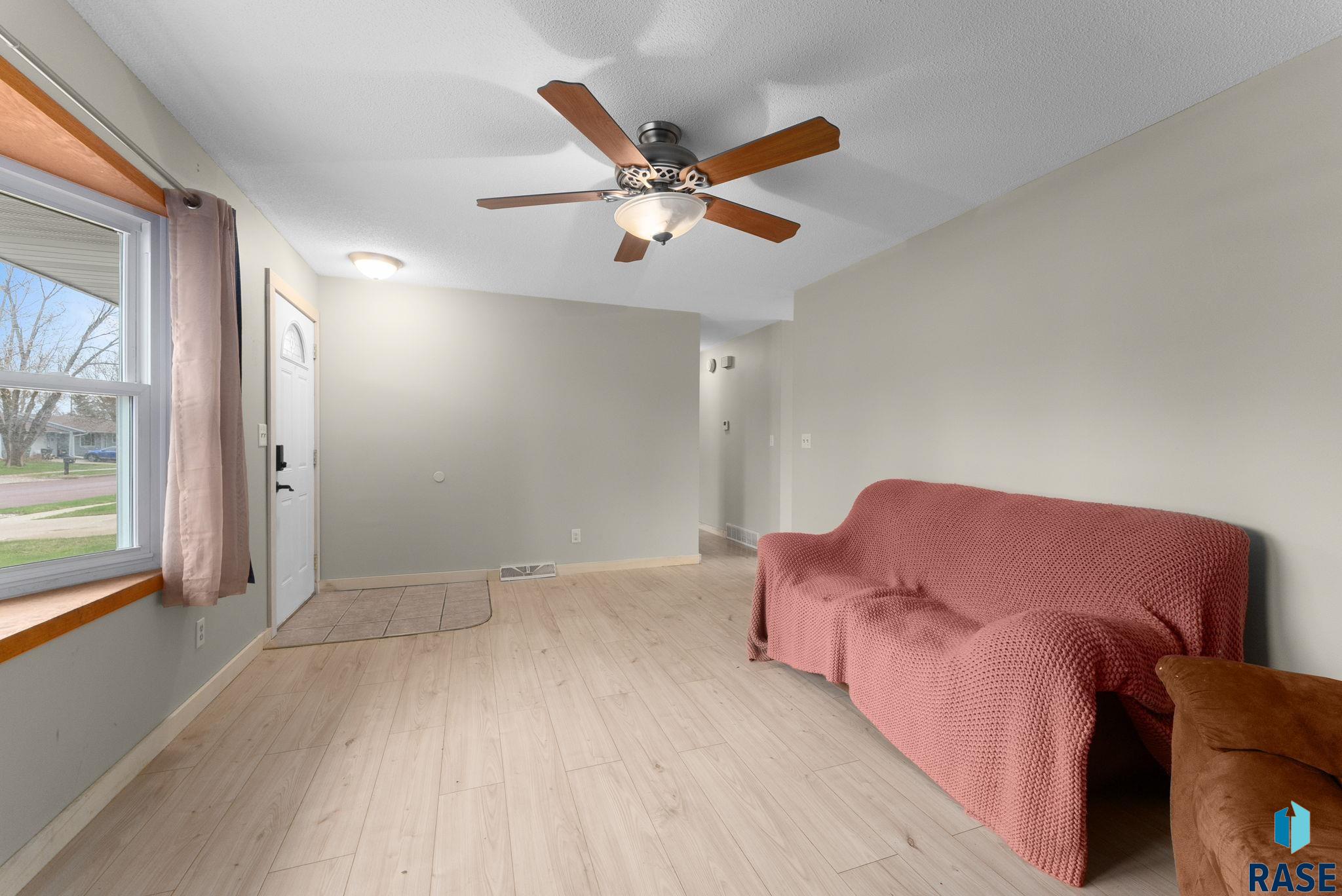 Sioux Falls, South Dakota 57106, United States, 4 Bedrooms Bedrooms, ,2 BathroomsBathrooms,Residential,Pending,116792