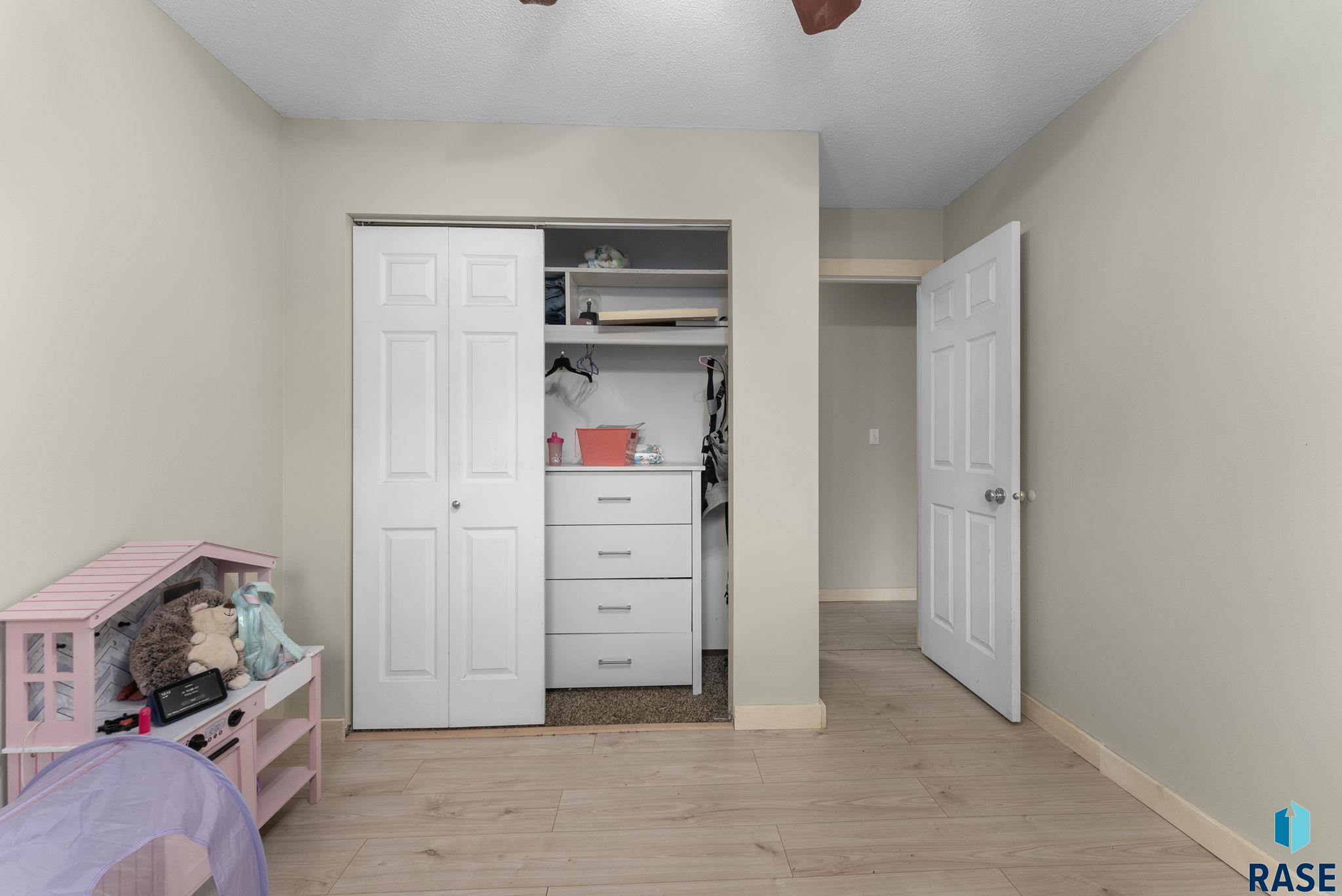 Sioux Falls, South Dakota 57106, United States, 4 Bedrooms Bedrooms, ,2 BathroomsBathrooms,Residential,Pending,116792