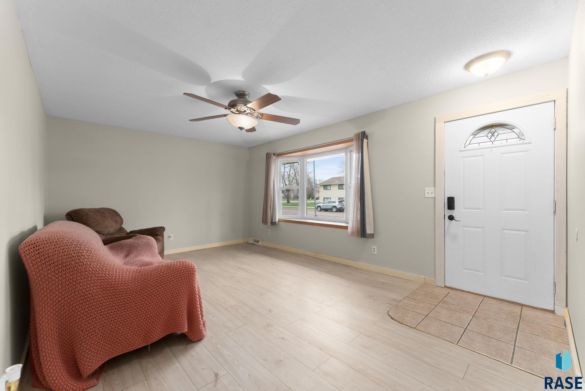 Sioux Falls, South Dakota 57106, United States, 4 Bedrooms Bedrooms, ,2 BathroomsBathrooms,Residential,Pending,116792