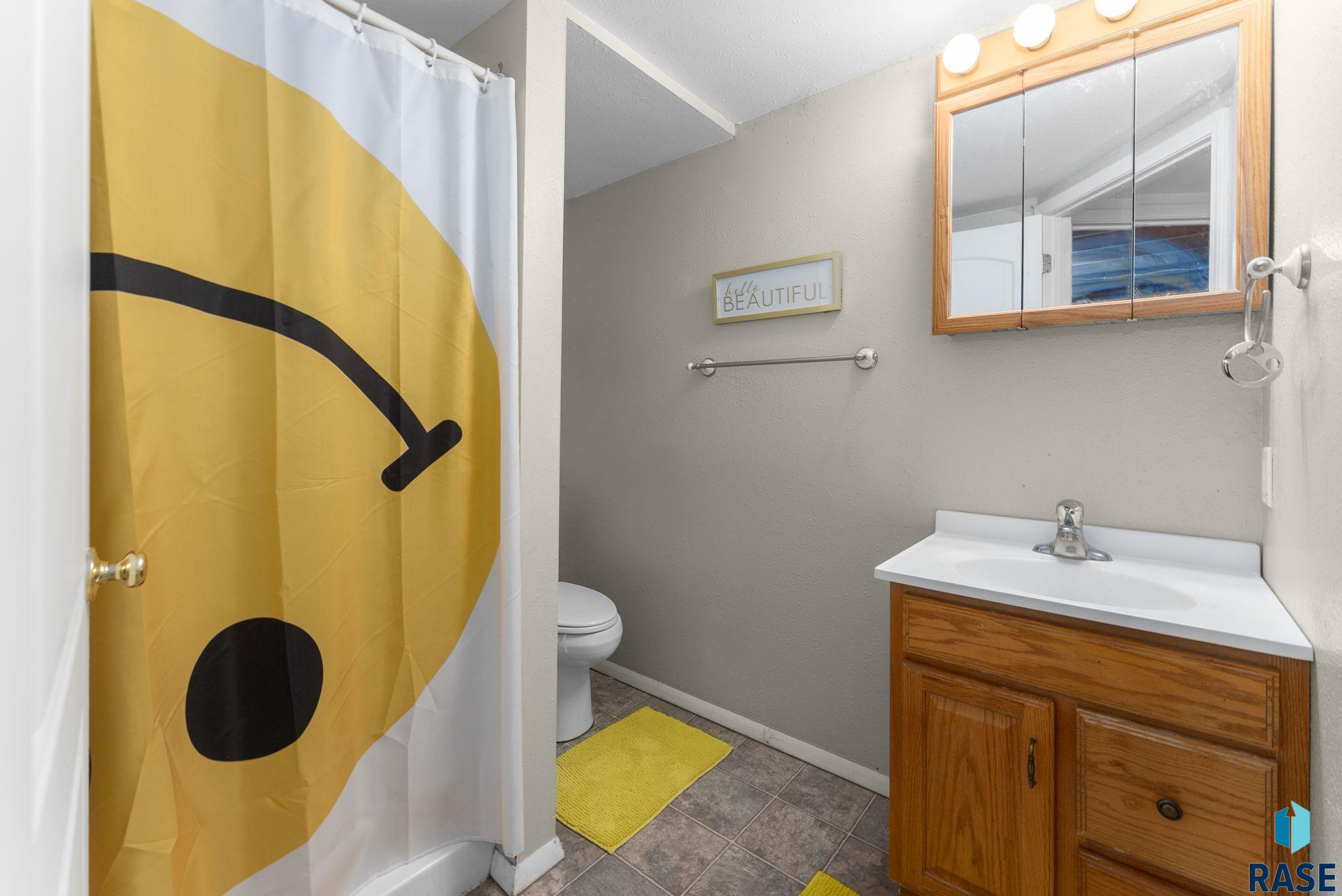 Sioux Falls, South Dakota 57106, United States, 4 Bedrooms Bedrooms, ,2 BathroomsBathrooms,Residential,Pending,116792