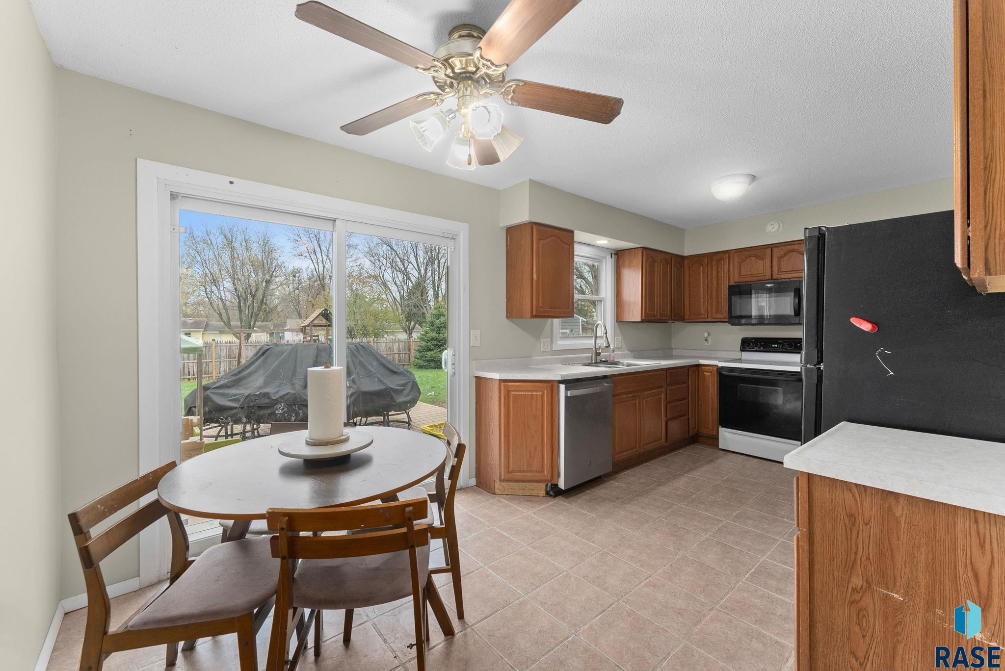 Sioux Falls, South Dakota 57106, United States, 4 Bedrooms Bedrooms, ,2 BathroomsBathrooms,Residential,Pending,116792