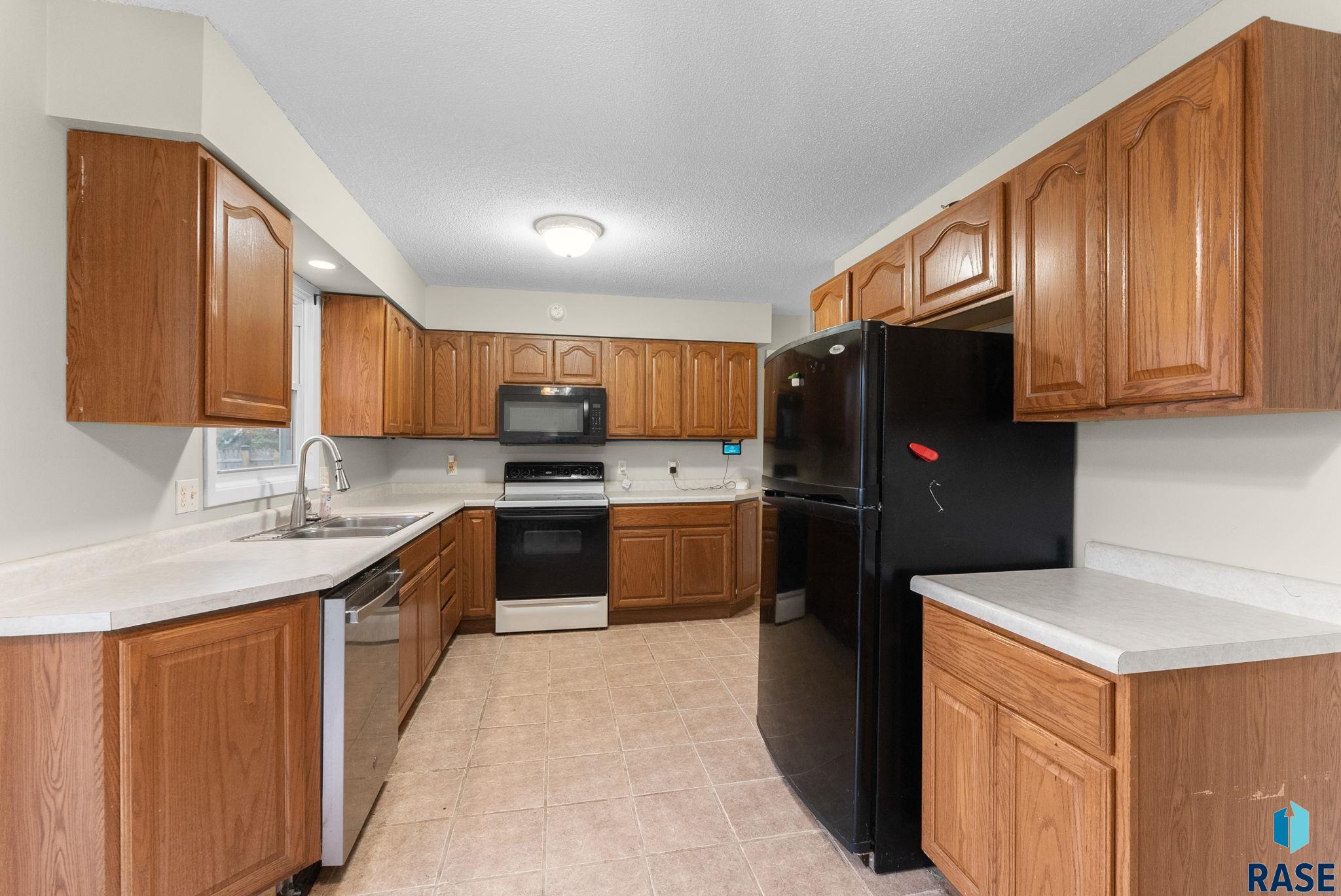 Sioux Falls, South Dakota 57106, United States, 4 Bedrooms Bedrooms, ,2 BathroomsBathrooms,Residential,Pending,116792