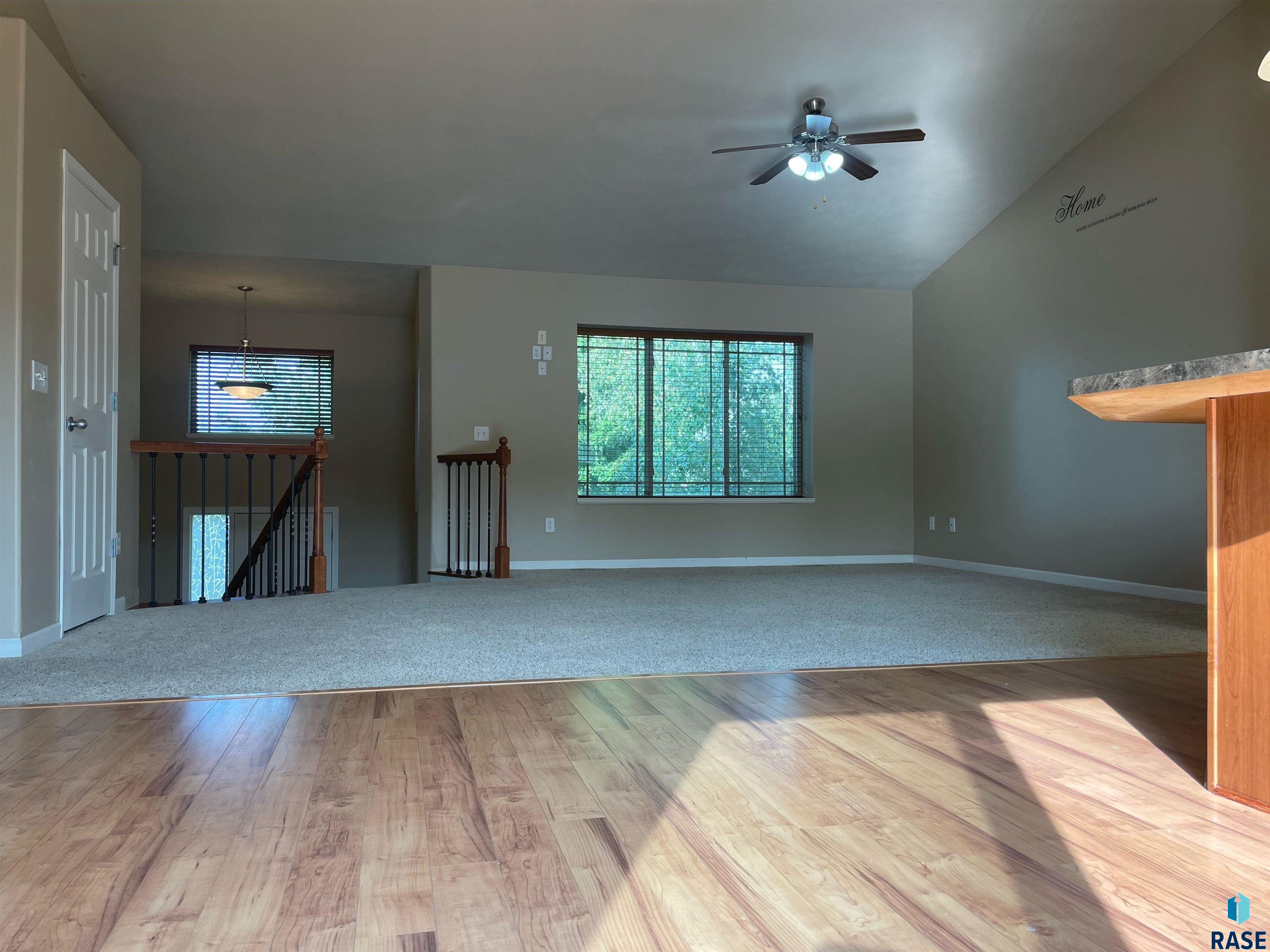 1313 W Creekside Dr Drive, Brandon, South Dakota image 2