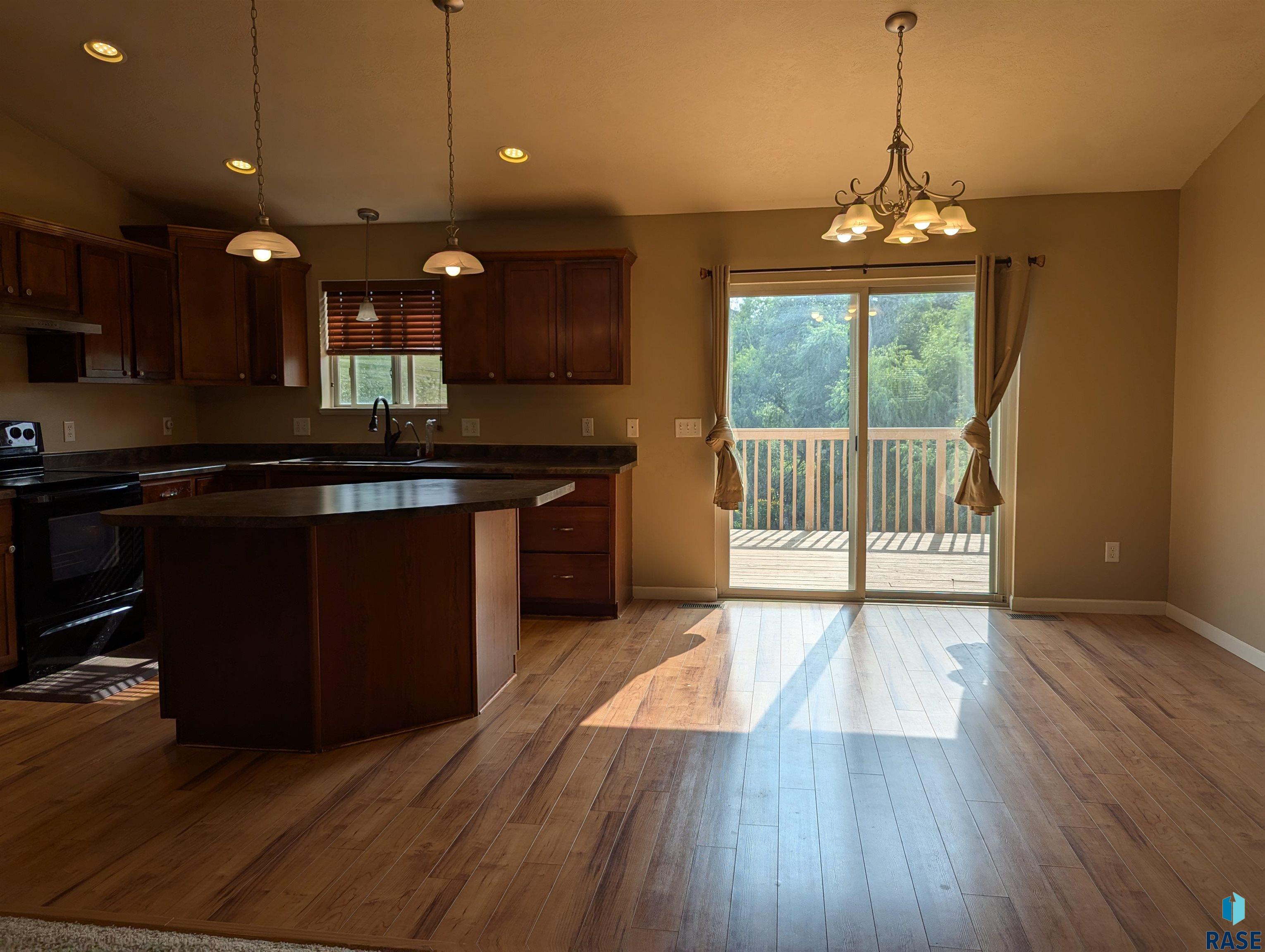 1313 W Creekside Dr Drive, Brandon, South Dakota image 5