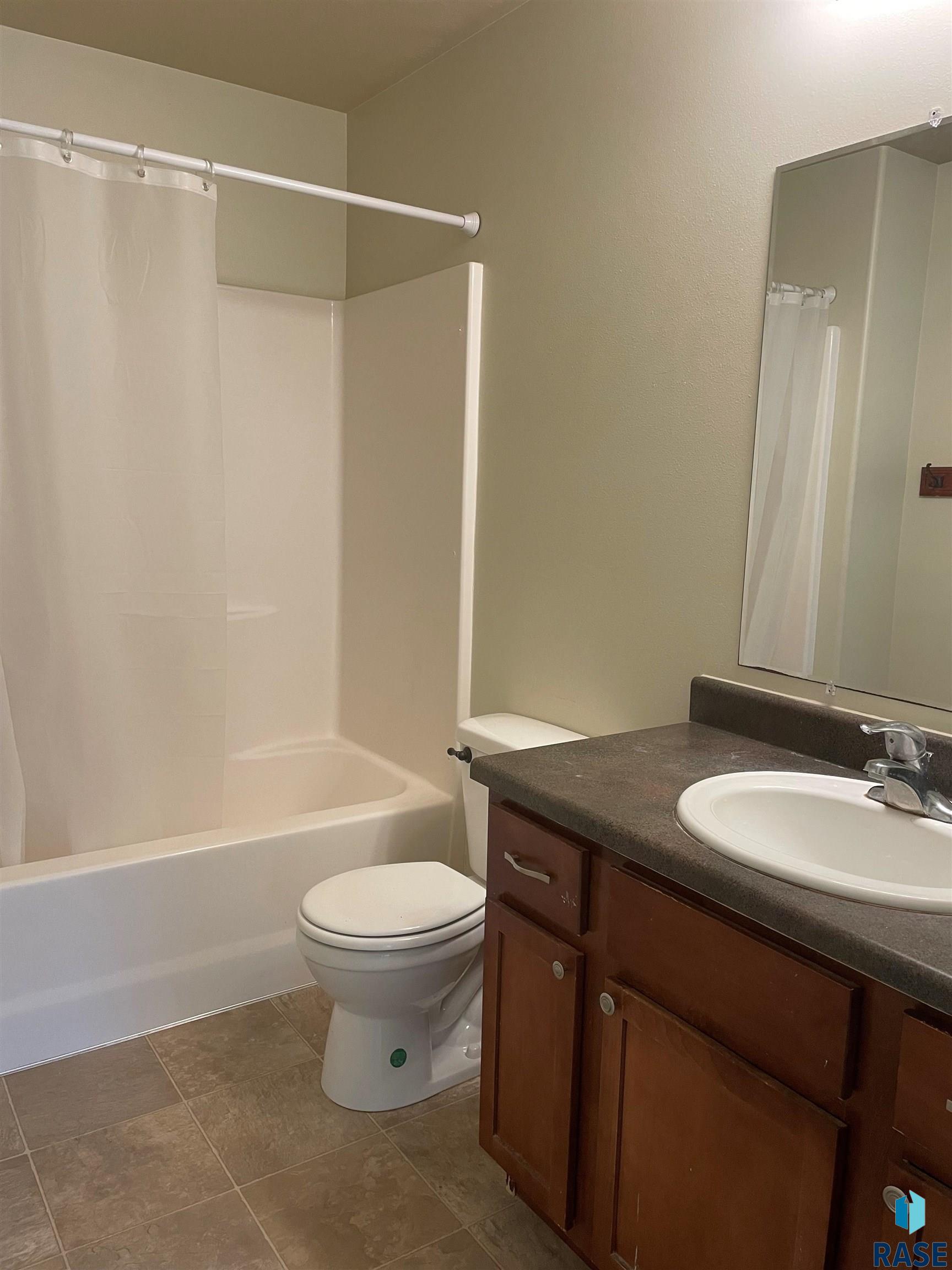 1313 W Creekside Dr Drive, Brandon, South Dakota image 10