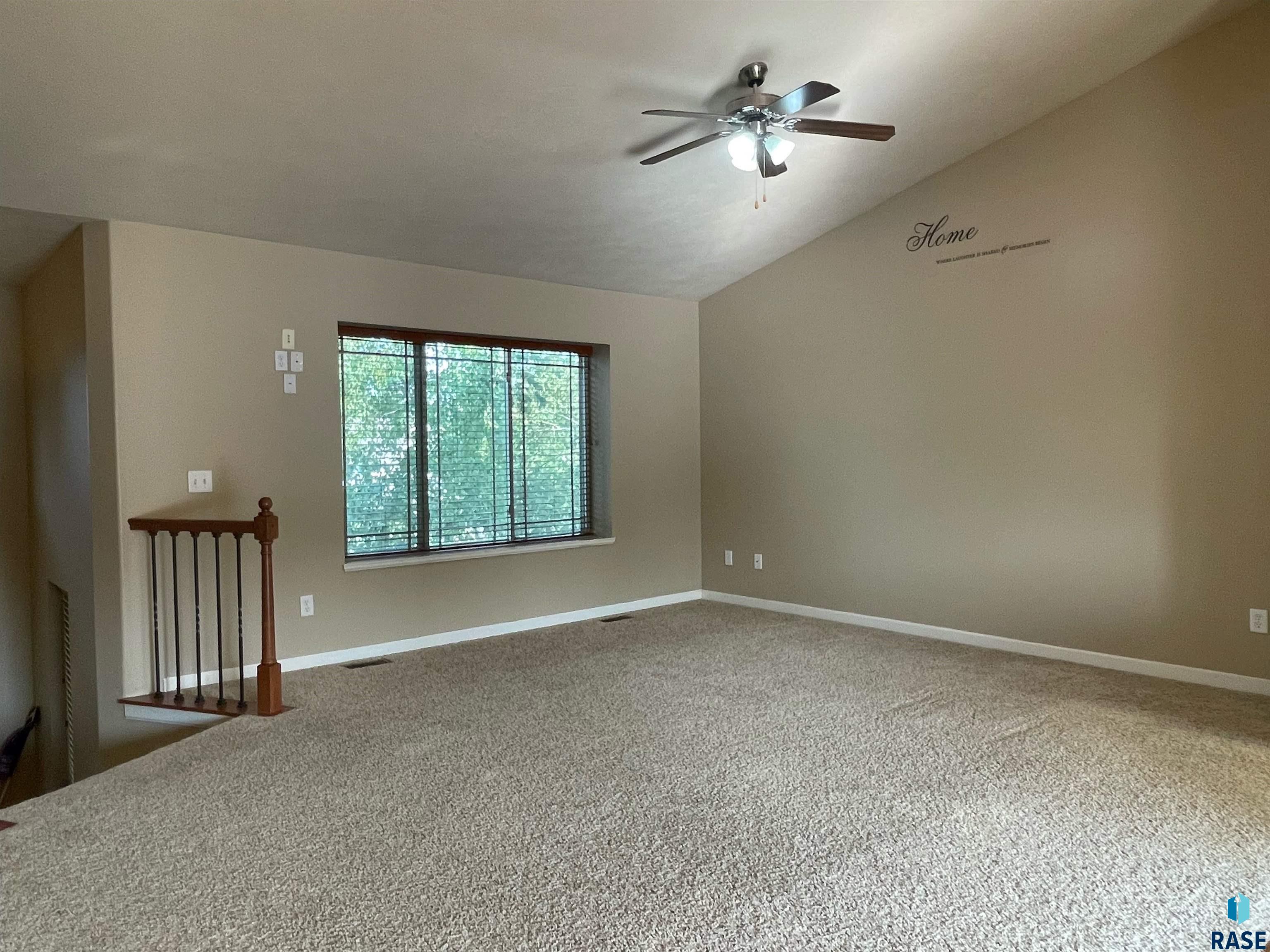 1313 W Creekside Dr Drive, Brandon, South Dakota image 4