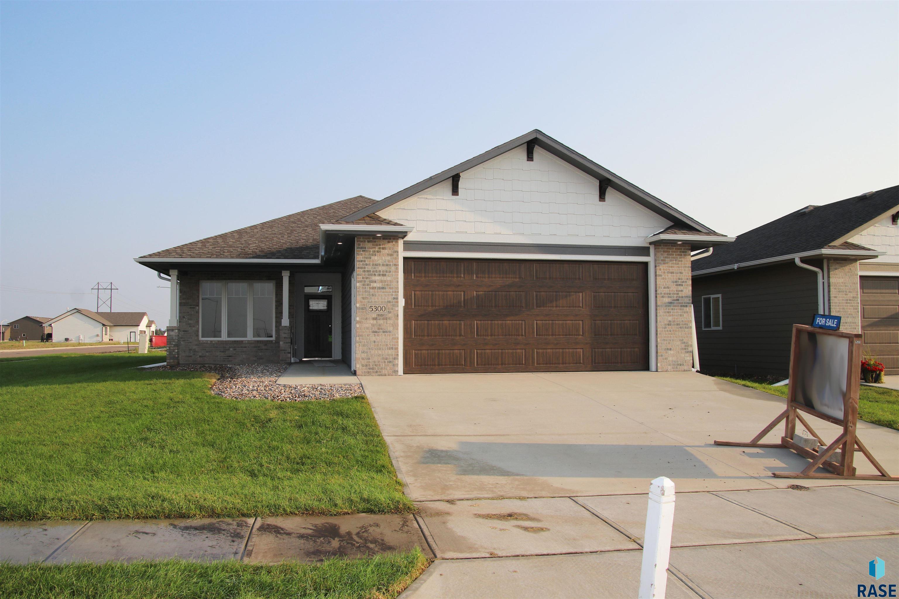 5300 E 65th St Street, Sioux Falls, South Dakota image 1