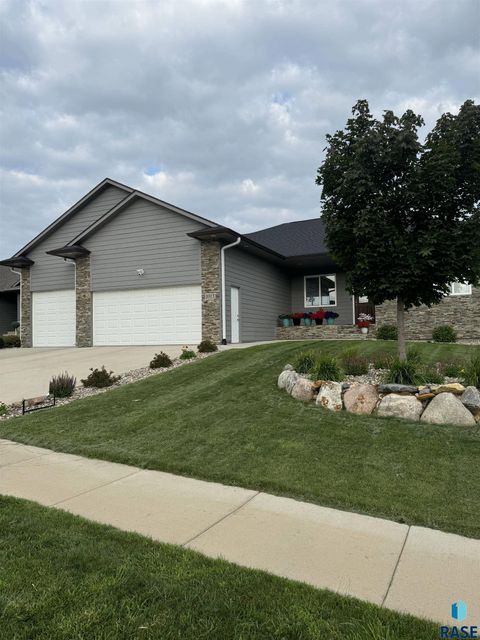 Photo of 1013 N Danielle Dr, Sioux Falls, SD 57103 (MLS # 22503215)