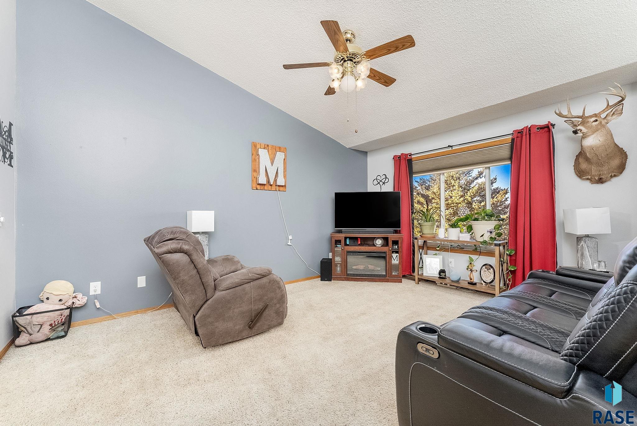 624 Hickory Ln Lane, Harrisburg, South Dakota image 2
