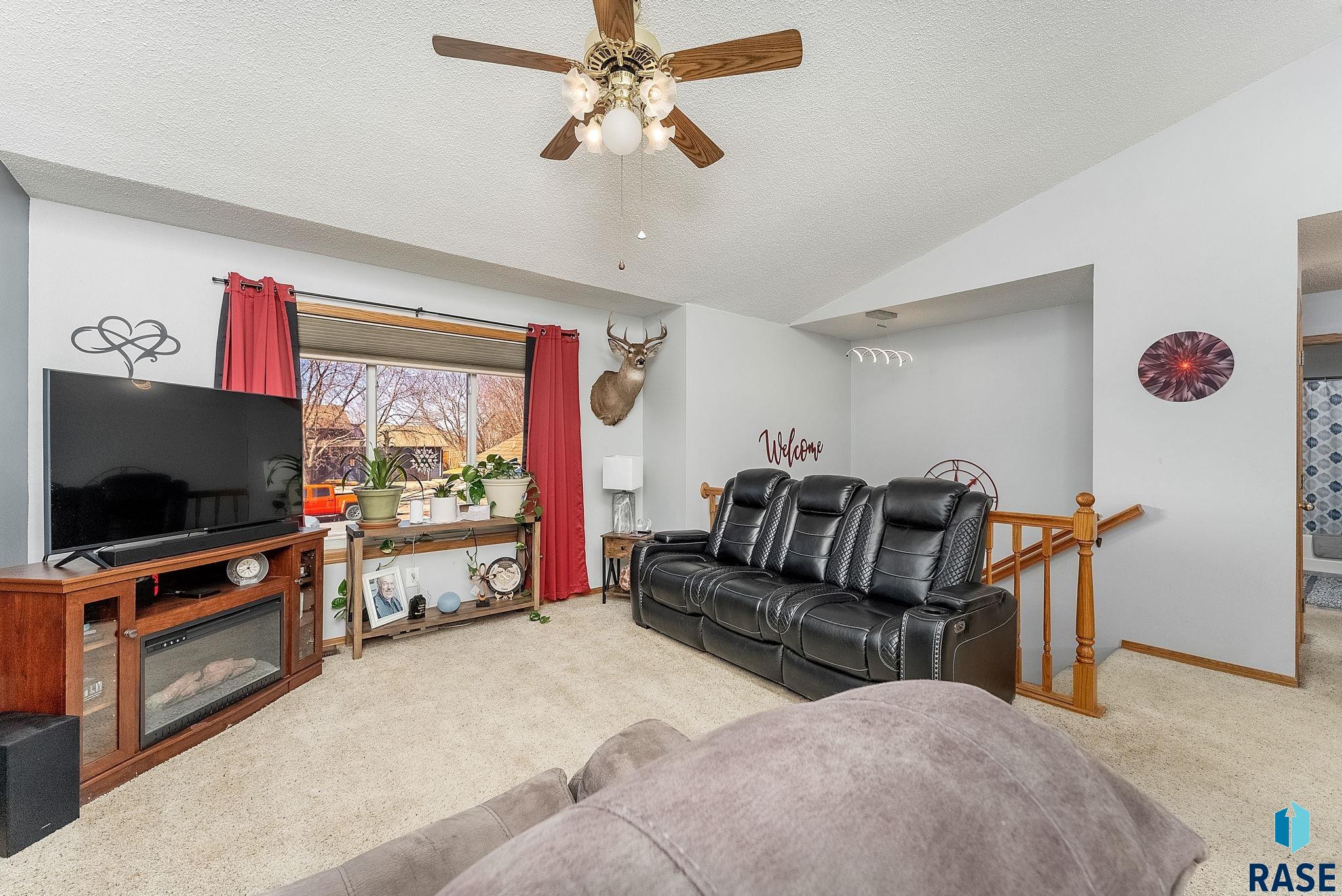624 Hickory Ln Lane, Harrisburg, South Dakota image 3
