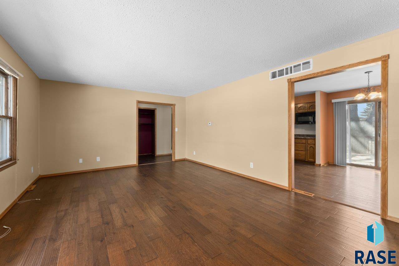 409 S 8th Ave Avenue, Brandon, South Dakota image 7