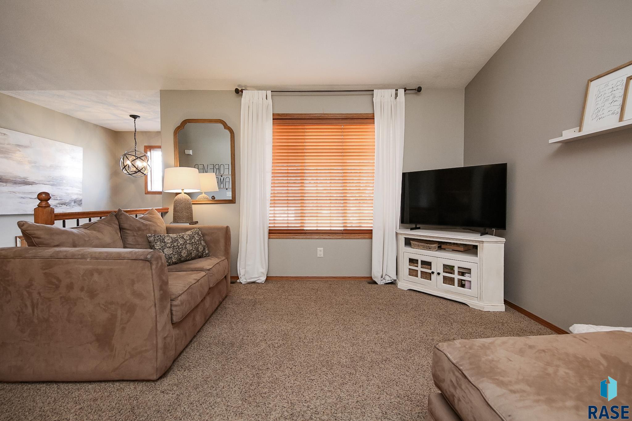 716 S 6th Ave Avenue, Brandon, South Dakota image 4