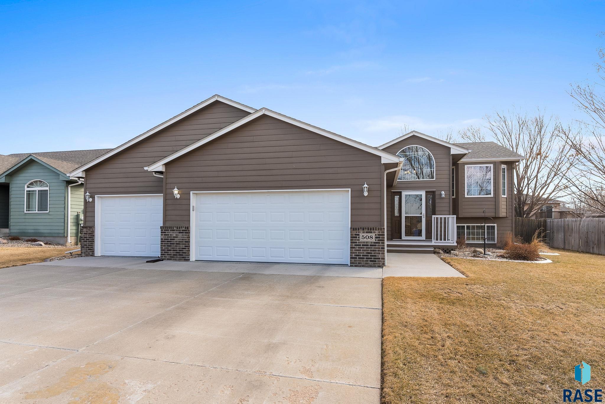 Sioux Falls, South Dakota 57107, United States, 4 Bedrooms Bedrooms, ,2 BathroomsBathrooms,Residential,Active,88942