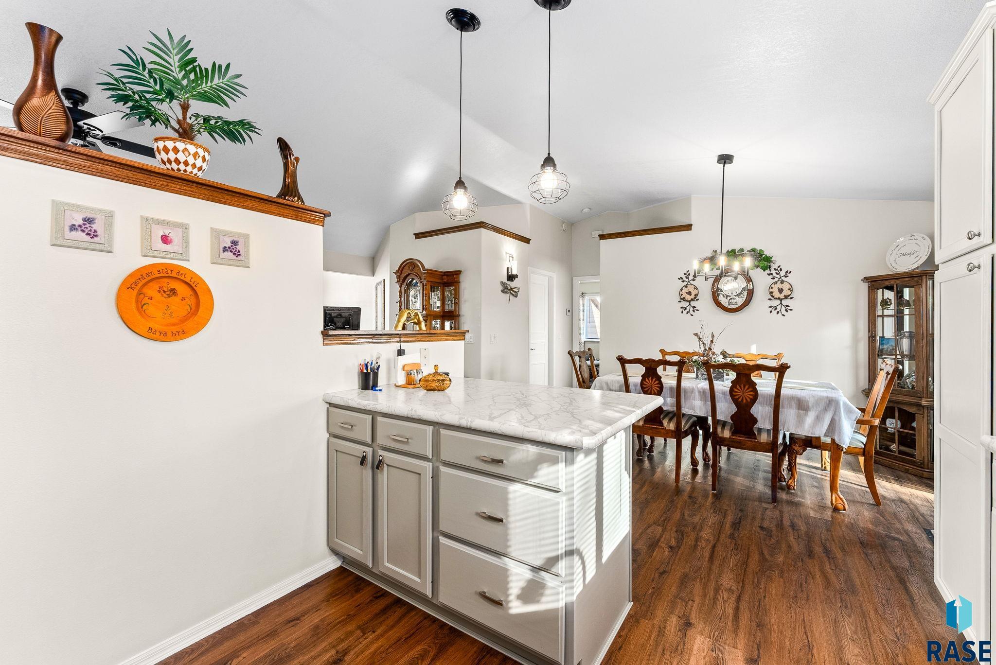 Sioux Falls, South Dakota 57107, United States, 4 Bedrooms Bedrooms, ,2 BathroomsBathrooms,Residential,Active,88942