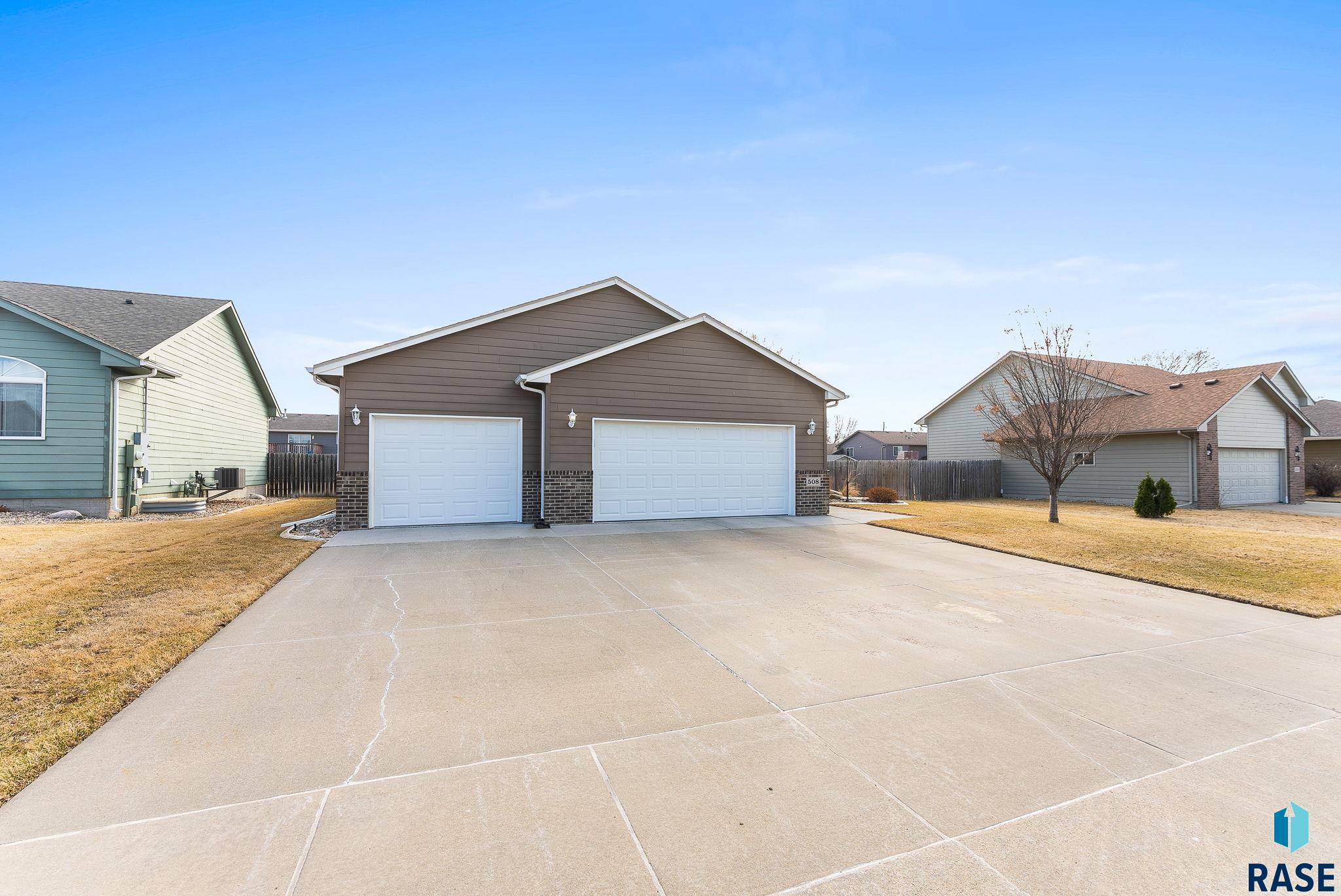 Sioux Falls, South Dakota 57107, United States, 4 Bedrooms Bedrooms, ,2 BathroomsBathrooms,Residential,Active,88942