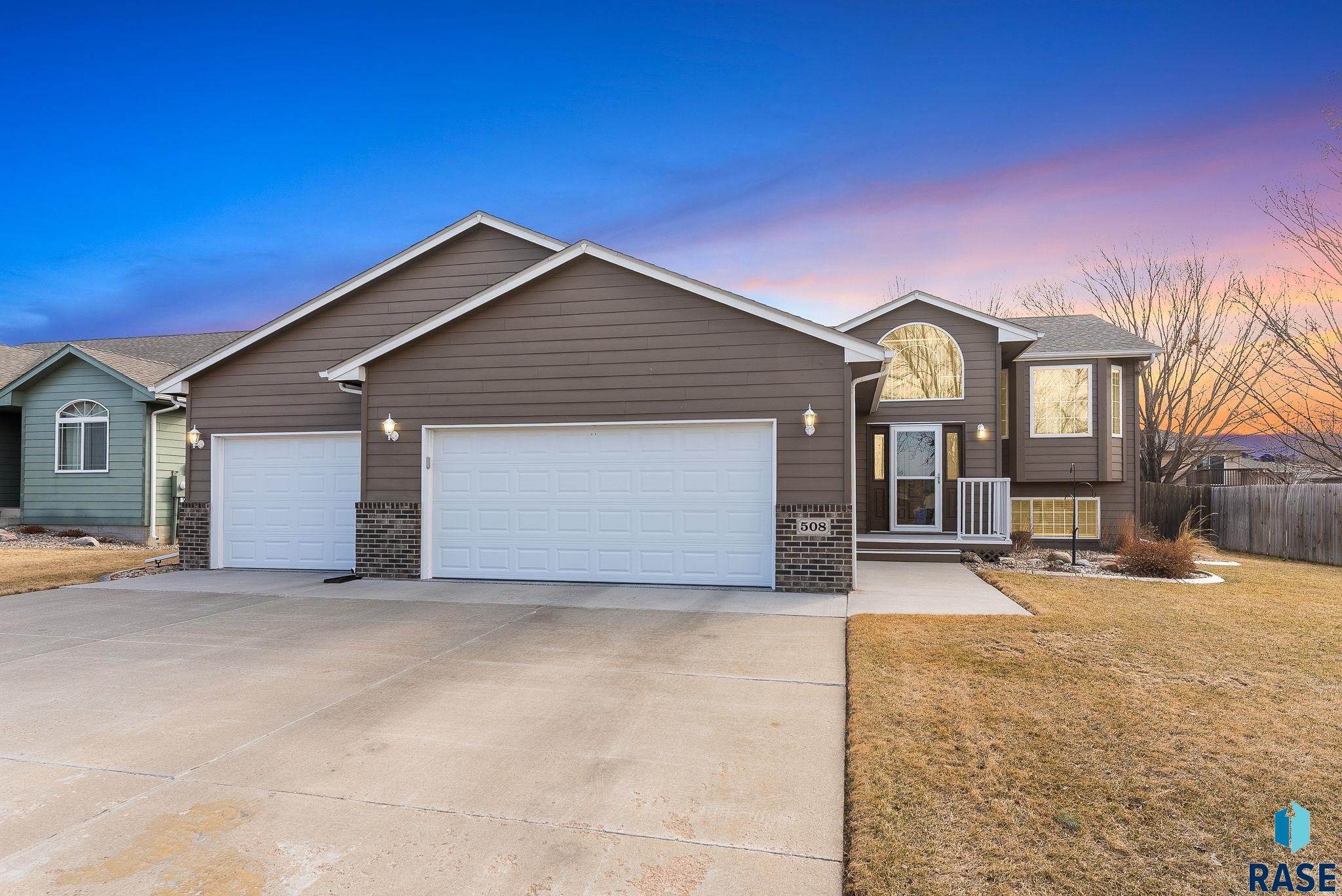 Sioux Falls, South Dakota 57107, United States, 4 Bedrooms Bedrooms, ,2 BathroomsBathrooms,Residential,Active,88942